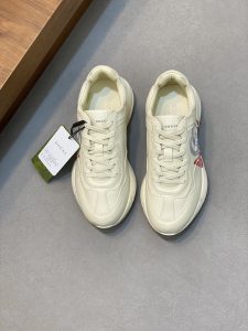 P900🔵GUCCI Italian Gucci pops shoes 🔜quality🔜!2️⃣ years of accumulation of doing pops shoes original disassembly took more than 3 months of research and development finally came out! Ruthless goods worth waiting for! Couple 👫 models 🔜 four seasons versatile 🔜 fashion 🔜 personality 🔜 distinctive 🔵 a full range of more than 100 layout welcome to consult the picture Outsole: the latest original development of the TPU Uppers: Imported first layer silk Cowhide 🐮 Lining: the original A grade mixed sheepskin 🐮 Cushioning: the original A grade imported cowhide 💯 counter genuine full set of packaging midsole latex pads with LOGO set of lasts oiled edges air-pressure marking process to support the NFC anti-fake chip detection! Yardage: women's code 35-41 men's code 38-46 (women 35 41 men 38 45 46 customized)