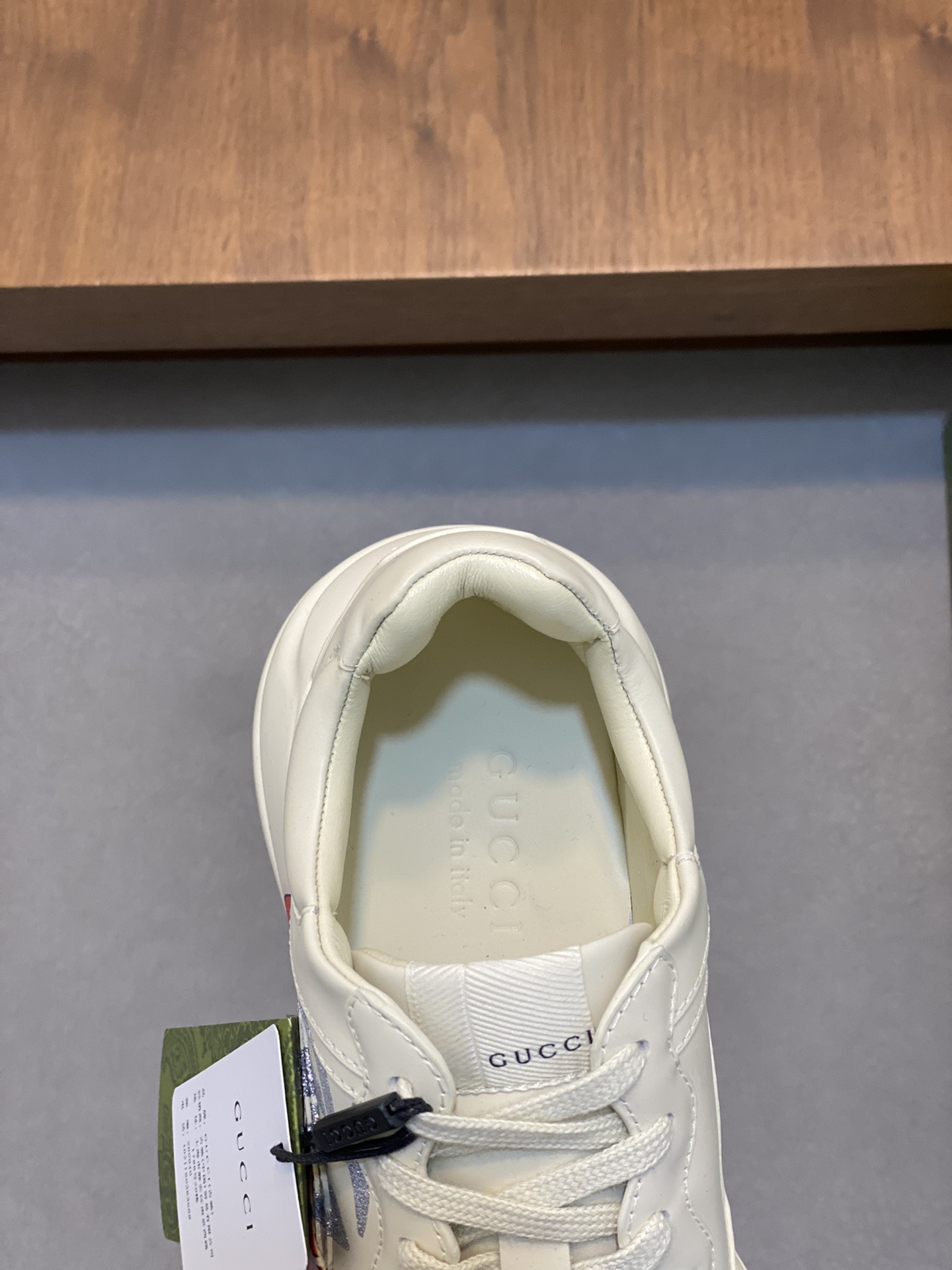 P900🔵GUCCI Italian Gucci pops shoes 🔜quality🔜!2️⃣ years of accumulation of doing pops shoes original disassembly took more than 3 months of research and development finally came out! Ruthless goods worth waiting for! Couple 👫 models 🔜 four seasons versatile 🔜 fashion 🔜 personality 🔜 distinctive 🔵 a full range of more than 100 layout welcome to consult the picture Outsole: the latest original development of the TPU Uppers: Imported first layer silk Cowhide 🐮 Lining: the original A grade mixed sheepskin 🐮 Cushioning: the original A grade imported cowhide 💯 counter genuine full set of packaging midsole latex pads with LOGO set of lasts oiled edges air-pressure marking process to support the NFC anti-fake chip detection! Yardage: women's code 35-41 men's code 38-46 (women 35 41 men 38 45 46 customized)