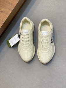 P900🔵GUCCI Italian Gucci pops shoes 🔜quality🔜!2️⃣ years of accumulation of doing pops shoes original disassembly took more than 3 months of research and development finally came out! Ruthless goods worth waiting for! Couple 👫 models 🔜 four seasons versatile 🔜 fashion 🔜 personality 🔜 distinctive 🔵 a full range of more than 100 layout welcome to consult the picture Outsole: the latest original development of the TPU Uppers: Imported first layer silk Cowhide 🐮 Lining: the original A grade mixed sheepskin 🐮 Cushioning: the original A grade imported cowhide 💯 counter genuine full set of packaging midsole latex pads with LOGO set of lasts oiled edges air-pressure marking process to support the NFC anti-fake chip detection! Yardage: women's code 35-41 men's code 38-46 (women 35 41 men 38 45 46 customized)
