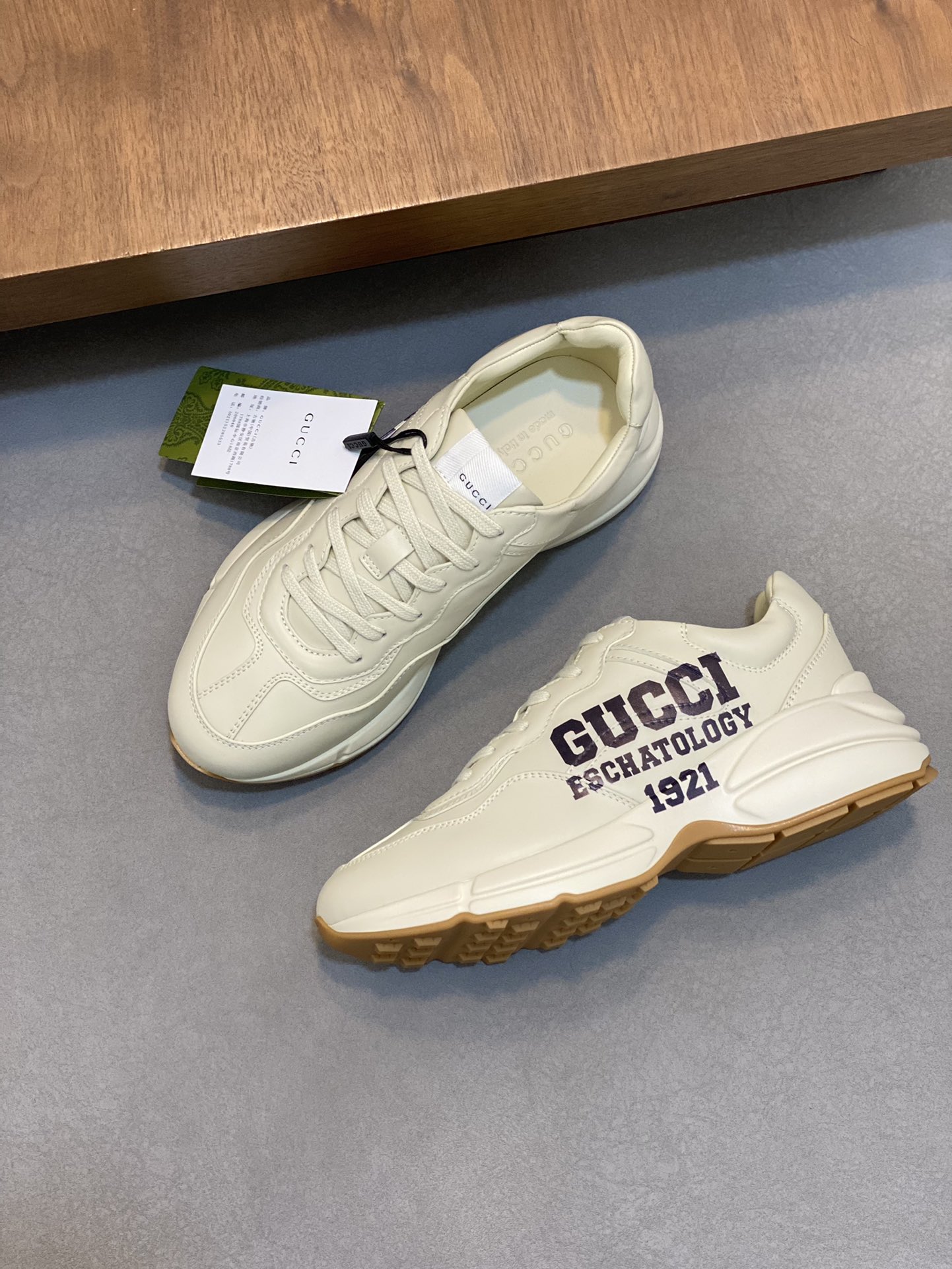 P900🔵GUCCI Italian Gucci pops shoes 🔜quality🔜!2️⃣ years of accumulation of doing pops shoes original disassembly took more than 3 months of research and development finally came out! Ruthless goods worth waiting for! Couple 👫 models 🔜 four seasons versatile 🔜 fashion 🔜 personality 🔜 distinctive 🔵 a full range of more than 100 layout welcome to consult the picture Outsole: the latest original development of the TPU Uppers: Imported first layer silk Cowhide 🐮 Lining: the original A grade mixed sheepskin 🐮 Cushioning: the original A grade imported cowhide 💯 counter genuine full set of packaging midsole latex pads with LOGO set of lasts oiled edges air-pressure marking process to support the NFC anti-fake chip detection! Yardage: women's code 35-41 men's code 38-46 (women 35 41 men 38 45 46 customized)