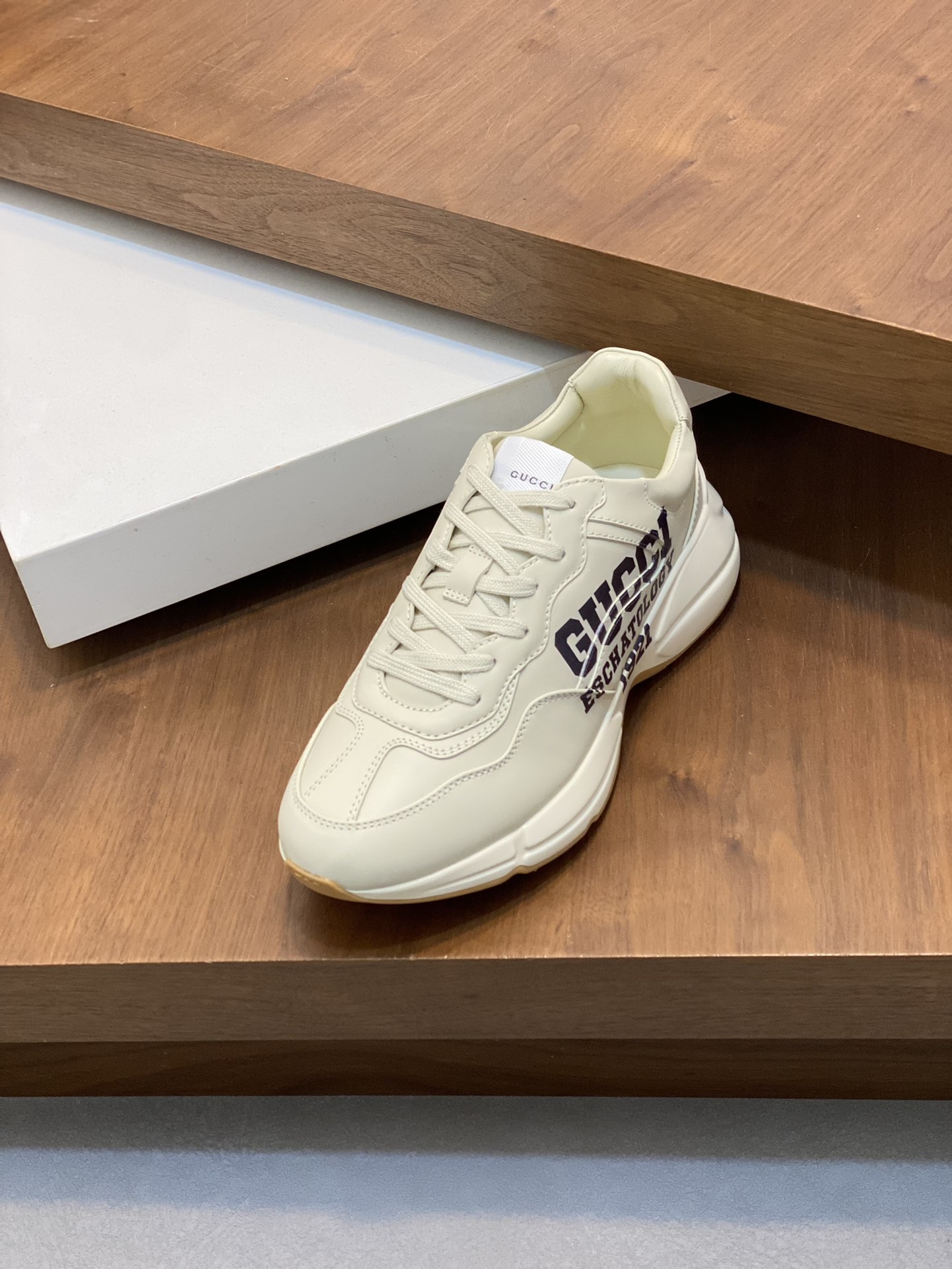 P900🔵GUCCI Italian Gucci pops shoes 🔜quality🔜!2️⃣ years of accumulation of doing pops shoes original disassembly took more than 3 months of research and development finally came out! Ruthless goods worth waiting for! Couple 👫 models 🔜 four seasons versatile 🔜 fashion 🔜 personality 🔜 distinctive 🔵 a full range of more than 100 layout welcome to consult the picture Outsole: the latest original development of the TPU Uppers: Imported first layer silk Cowhide 🐮 Lining: the original A grade mixed sheepskin 🐮 Cushioning: the original A grade imported cowhide 💯 counter genuine full set of packaging midsole latex pads with LOGO set of lasts oiled edges air-pressure marking process to support the NFC anti-fake chip detection! Yardage: women's code 35-41 men's code 38-46 (women 35 41 men 38 45 46 customized)