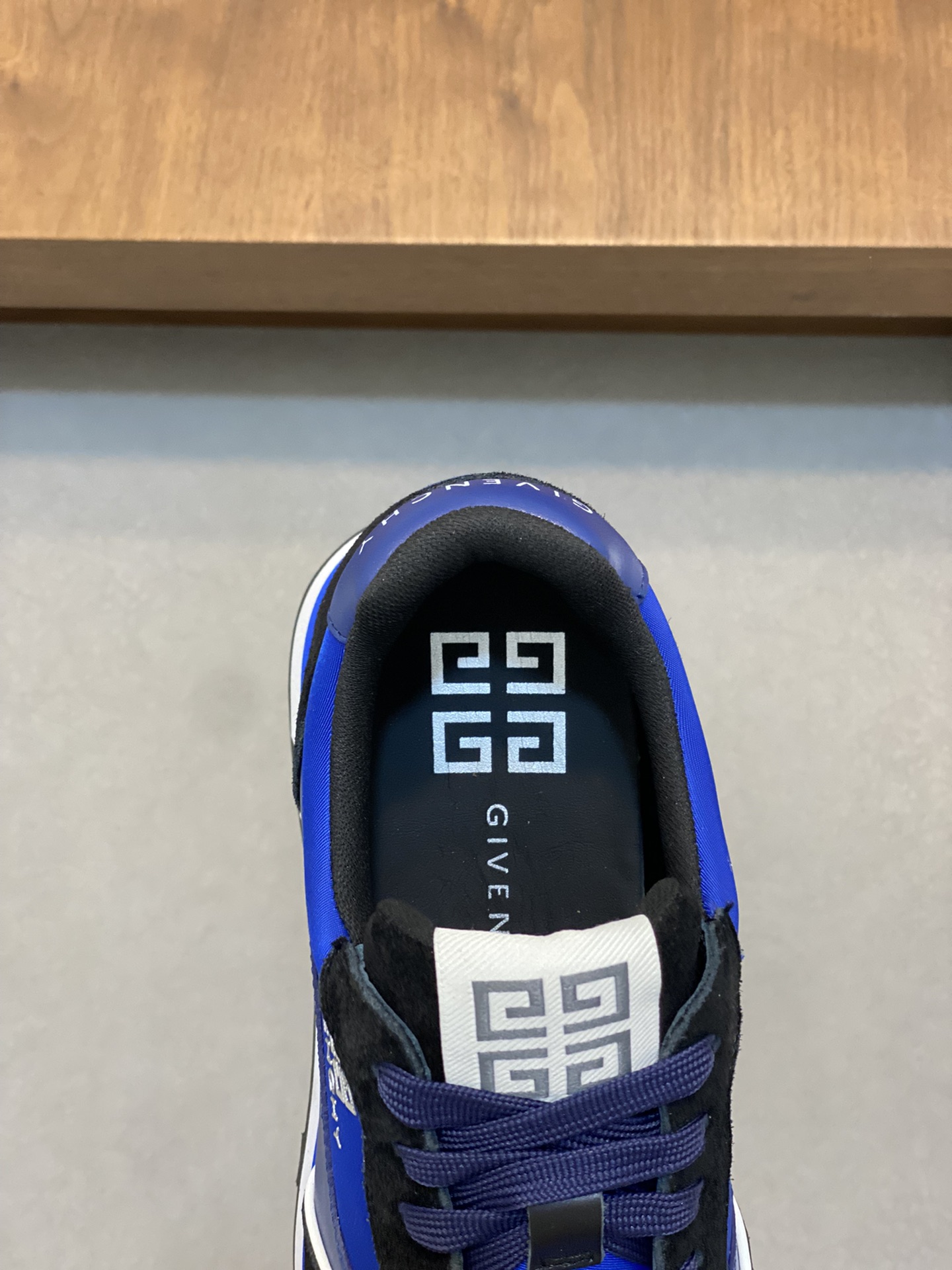 图片[7]-P840 GIVENCHY纪梵希 
-高端品质  🔍🔍🔍休闲运动鞋
-鞋面：🔝纳帕小牛皮、反绒小牛皮、鞋身帆布丝印高周波品牌logo
-内里：帆布布匹垫脚；水染牛皮
-大底：超轻多色耐磨绒·橡胶；组合成型大底
-超高品控·做工精细：凸显(高端·贵气·档次)
-Size ：39-44（3845可订做)-高仿包包