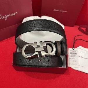 Ferragamo Support NXP chip scanning code Both sides imported from Italy original lychee pattern not the ordinary version Exquisite palladium effect buckle Width 35mm The belt is adjustable and can be tailored to achieve a slimming effect.