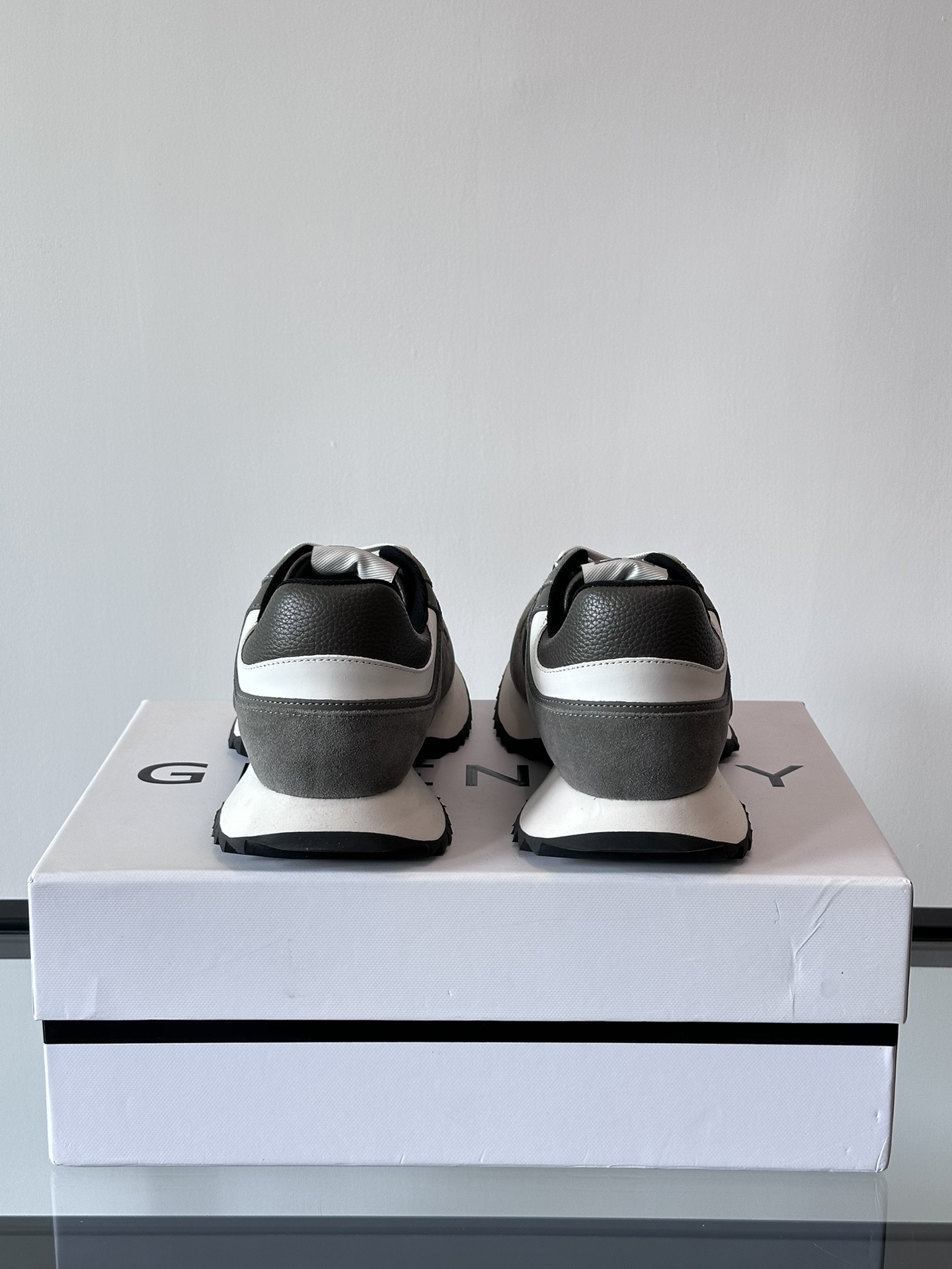 图片[7]-Givenchy 1男士厚底增高休闲运动鞋鞋面高品质小牛皮拼接透气布面制成！上脚效果帅气有型增高4CM提升气场鞋身撞色拼接设计饰有4G LOGO标志和立体GIVENCHY标志轻质TPU发泡大底脚感轻便舒适！
P840元 Size：38-45（38.45定做不退换）-高仿包包