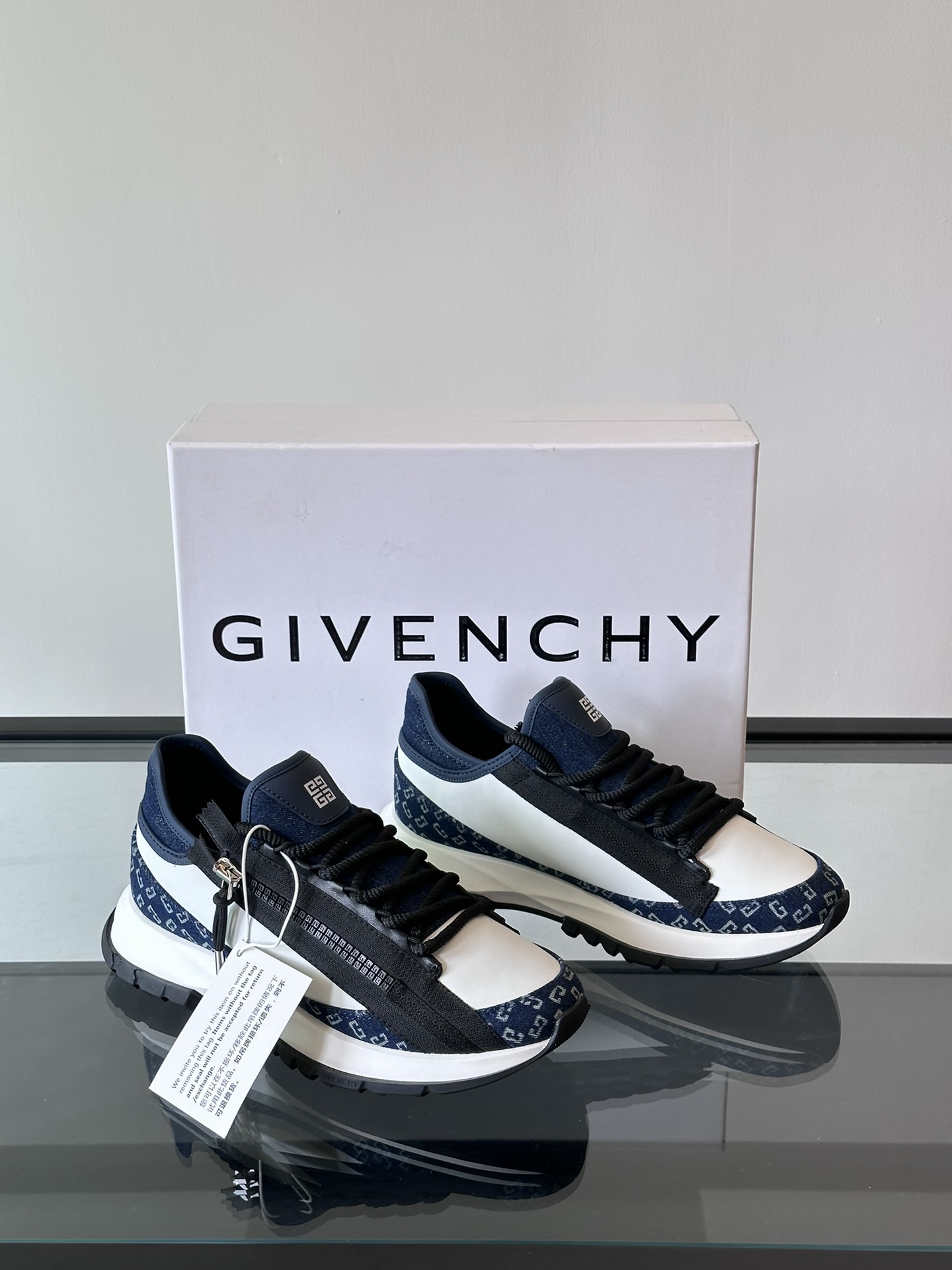 图片[5]-Givenchy Spectre低帮慢跑气垫运动鞋侧面饰以4G LOGO拉链搭配同系配色织带饰带设有织物和金属拉链头科技鞋带搭配4G LOGO抽绳侧面饰以GIVENCHY LOGO印花轻盈科技气垫鞋底脚感非常舒适！P860元 Size：39-44（38 45定）-高仿包包