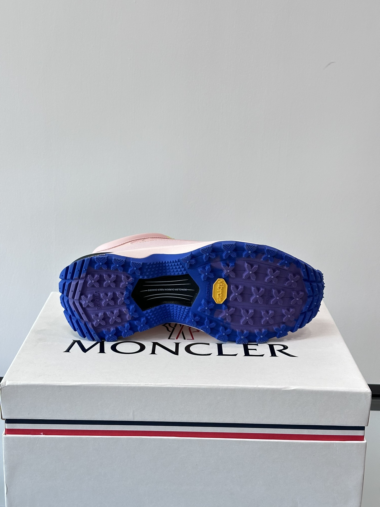 Moncler/moncler lace-up casual sneakers have a comfortable non-slip performance made of one-piece imported fly-knit technology fabrics combine innovation, functionality and graphic details in one interpretation of the trend of fashion outsole TPU + rubber + high elasticity rubber foam combination molding has a high degree of elasticity and high abrasion resistance to improve the comfort!P1040 Size: 36-42