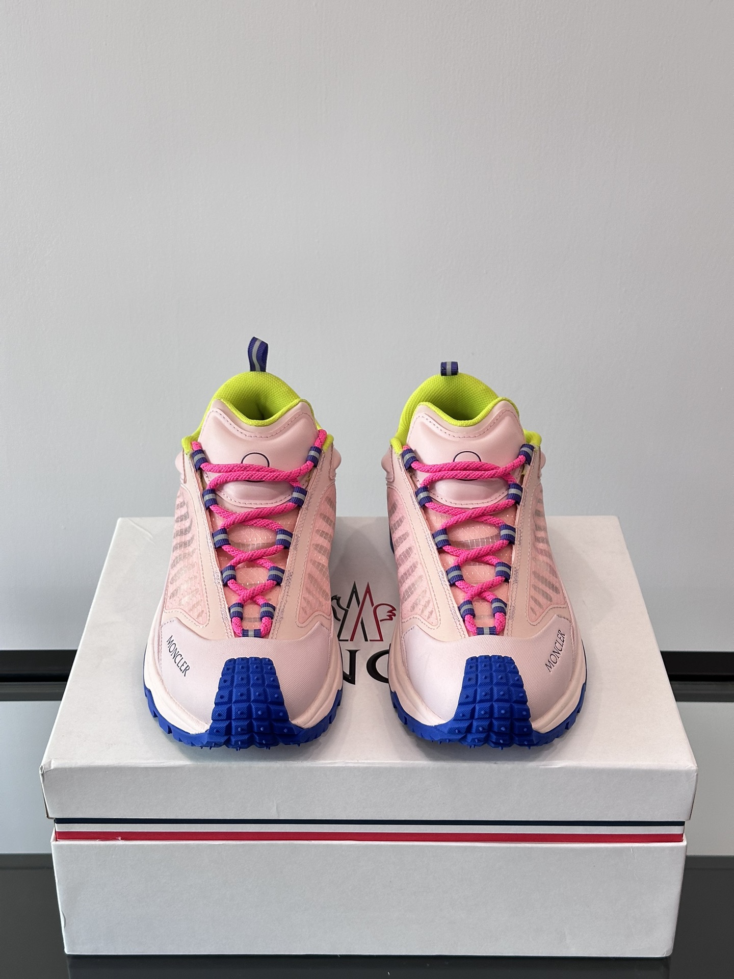 Moncler/moncler lace-up casual sneakers have a comfortable non-slip performance made of one-piece imported fly-knit technology fabrics combine innovation, functionality and graphic details in one interpretation of the trend of fashion outsole TPU + rubber + high elasticity rubber foam combination molding has a high degree of elasticity and high abrasion resistance to improve the comfort!P1040 Size: 36-42