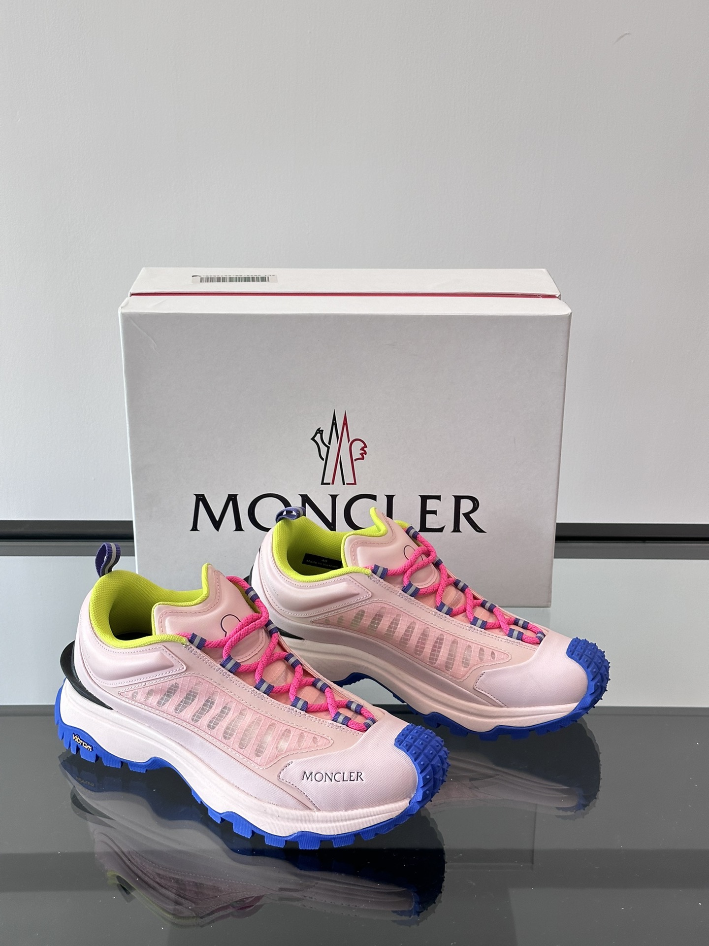 Moncler/moncler lace-up casual sneakers have a comfortable non-slip performance made of one-piece imported fly-knit technology fabrics combine innovation, functionality and graphic details in one interpretation of the trend of fashion outsole TPU + rubber + high elasticity rubber foam combination molding has a high degree of elasticity and high abrasion resistance to improve the comfort!P1040 Size: 36-42