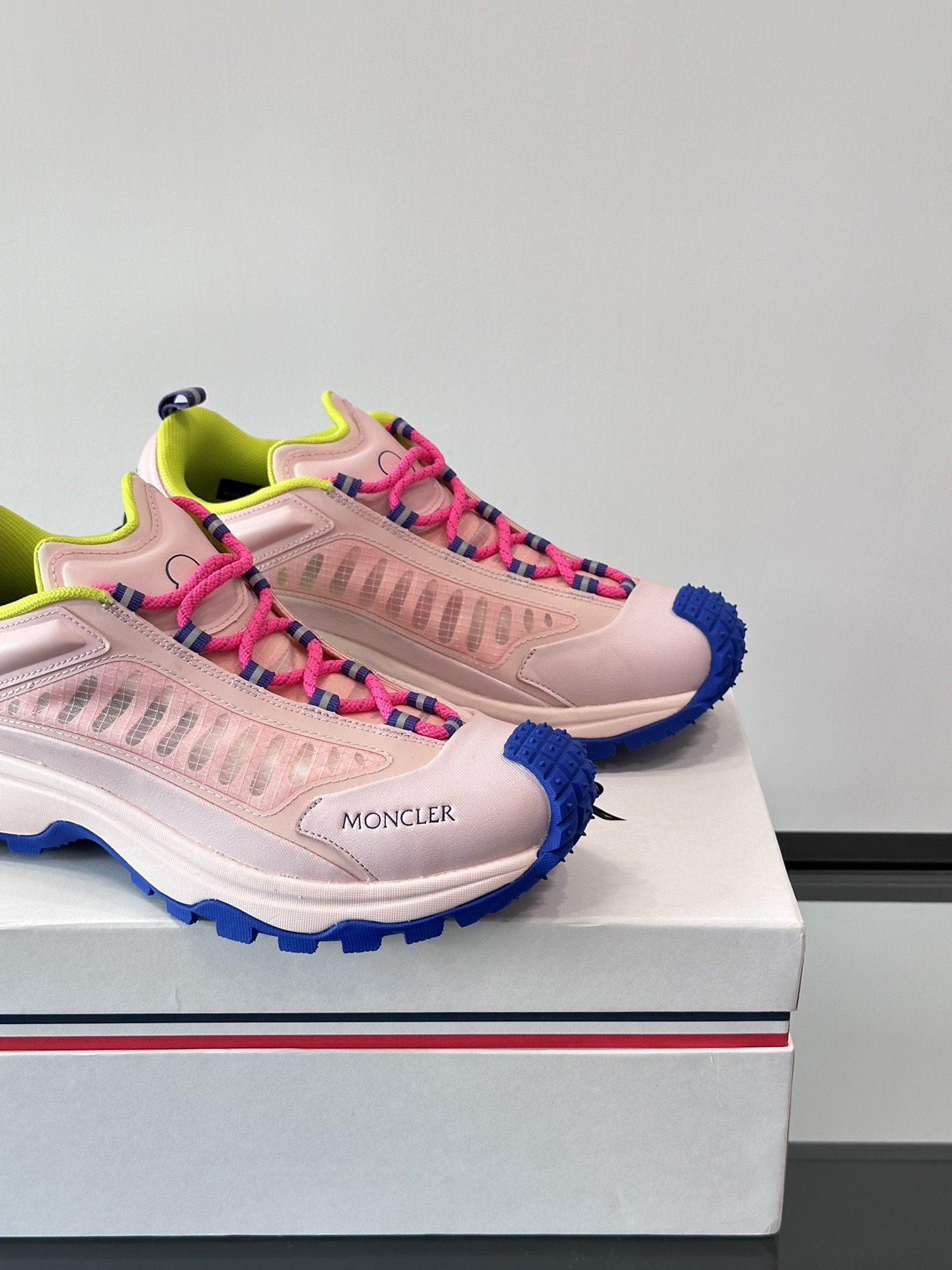 Moncler/moncler lace-up casual sneakers have a comfortable non-slip performance made of one-piece imported fly-knit technology fabrics combine innovation, functionality and graphic details in one interpretation of the trend of fashion outsole TPU + rubber + high elasticity rubber foam combination molding has a high degree of elasticity and high abrasion resistance to improve the comfort!P1040 Size: 36-42