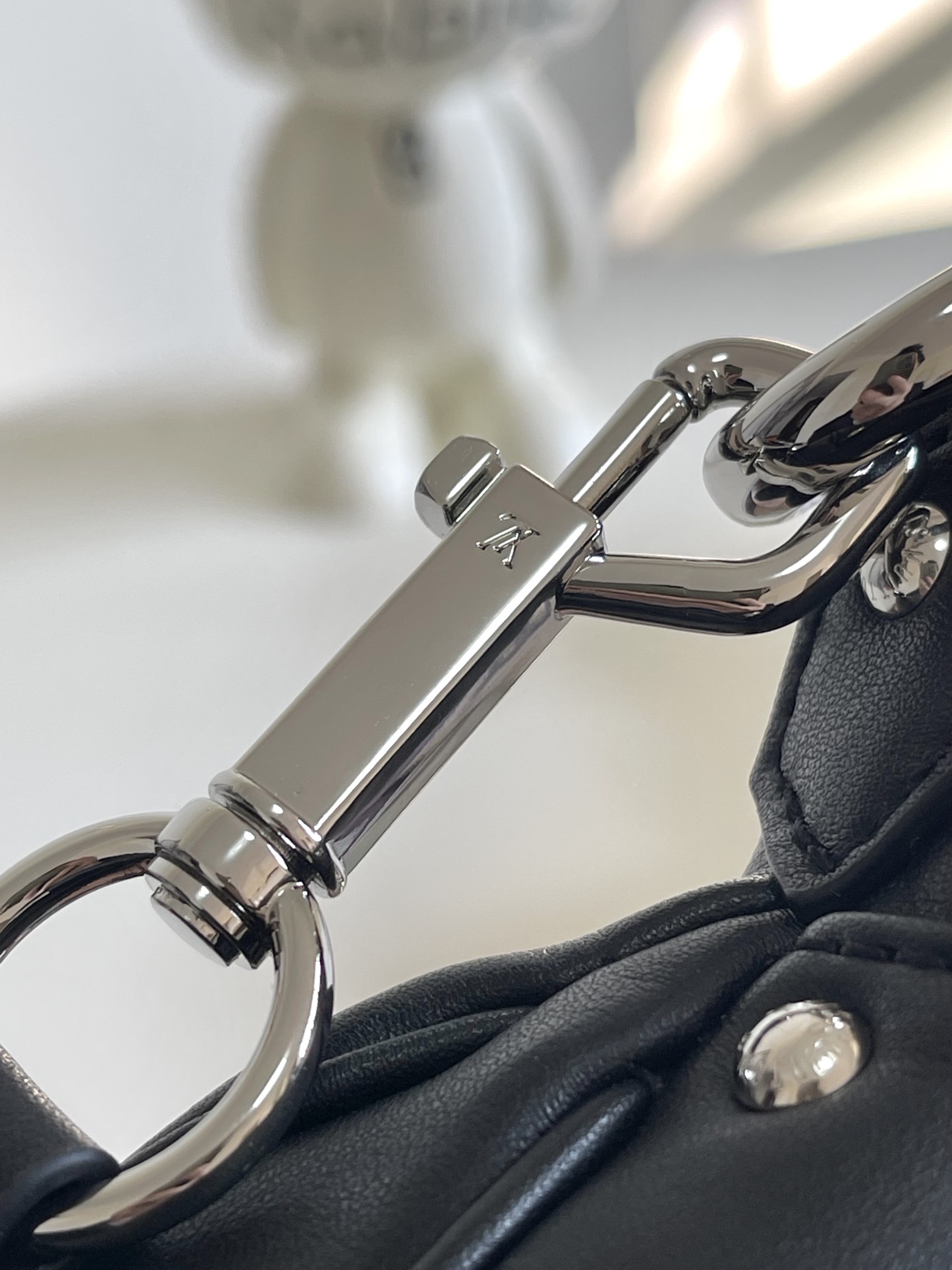 P1060 Transcoder Chip   M12192 Dynamic code change Louis Vuitton presents the Sunset Vibe bag in a new collection of lustrous sheepskin, Monogram canvas elements and LV buckles for a vintage-inspired look. Pockets for easy storage on-the-go. Removable shoulder strap for versatile carrying. 27.0 x 18.0 x 3.0 cm (L x H x W).- Sheep leather- Cowhide trim- Fabric lining- Metal parts- Buckle- Inside patch pockets- Front patch pocket- Shoulder strap: detachable and adjustable- Strap half-length: 23.0 cm- Adjustable strap half-length: 48.5 cm.
