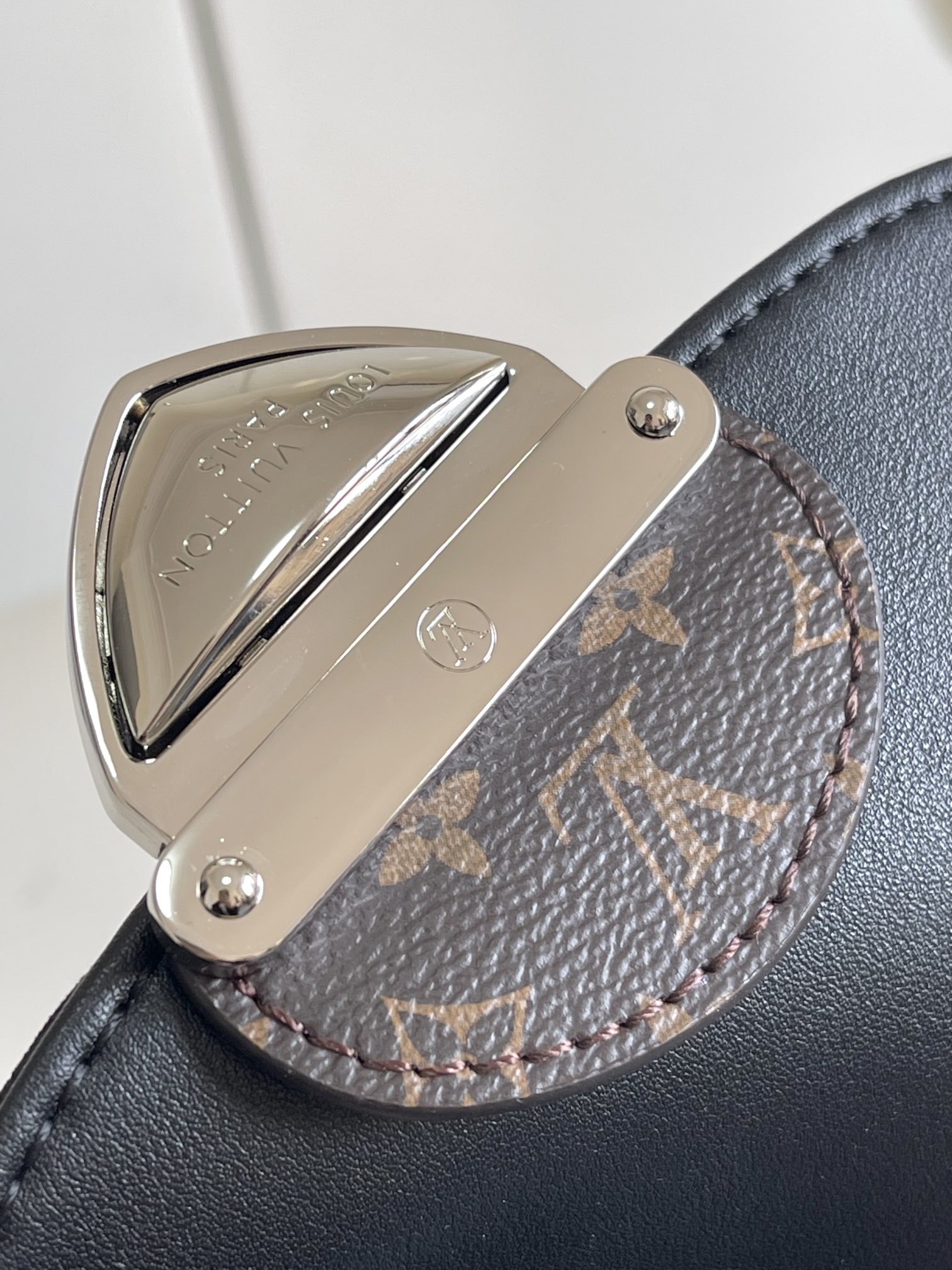 P1060 Transcoder Chip   M12192 Dynamic code change Louis Vuitton presents the Sunset Vibe bag in a new collection of lustrous sheepskin, Monogram canvas elements and LV buckles for a vintage-inspired look. Pockets for easy storage on-the-go. Removable shoulder strap for versatile carrying. 27.0 x 18.0 x 3.0 cm (L x H x W).- Sheep leather- Cowhide trim- Fabric lining- Metal parts- Buckle- Inside patch pockets- Front patch pocket- Shoulder strap: detachable and adjustable- Strap half-length: 23.0 cm- Adjustable strap half-length: 48.5 cm.