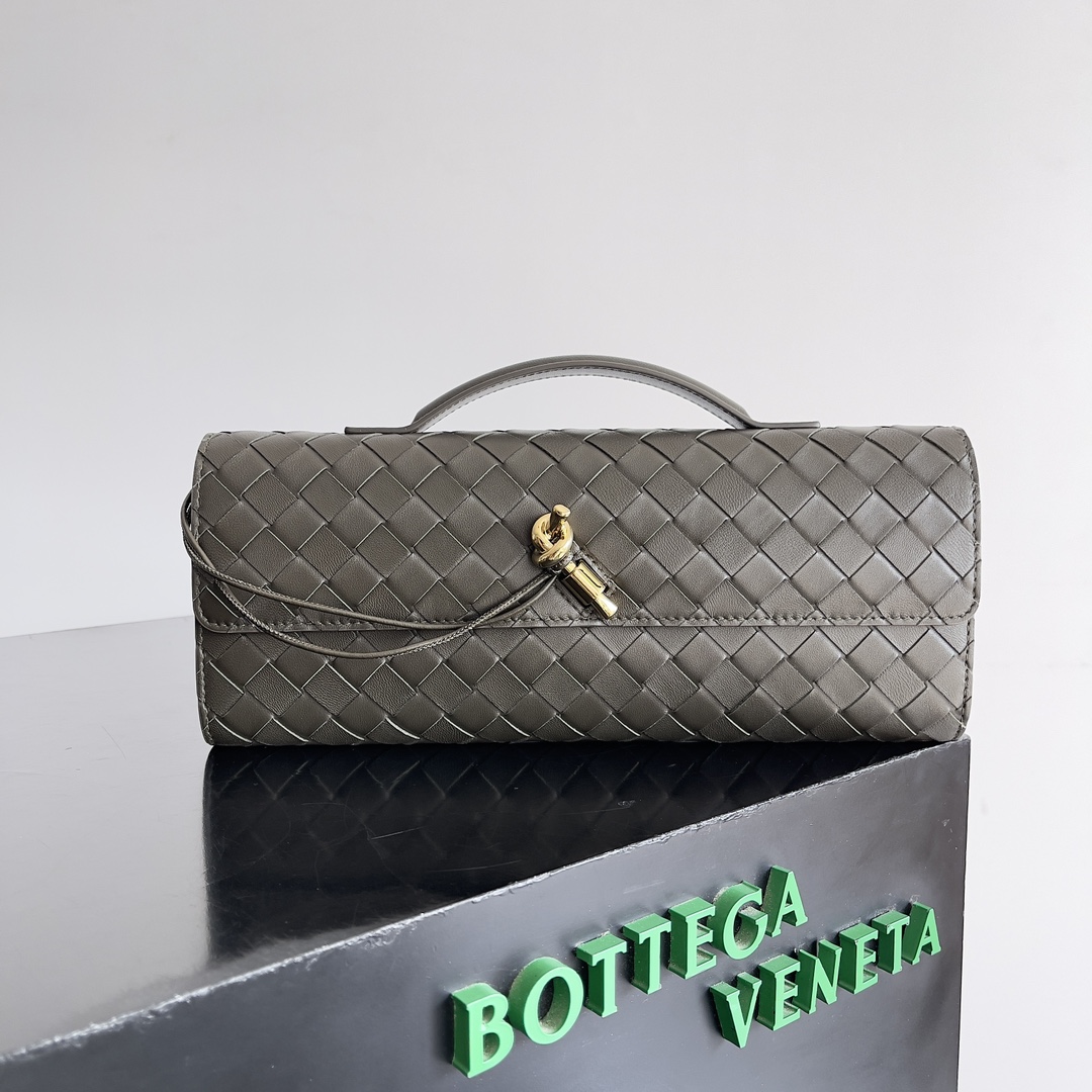 BV Andiamo evening handbags are hard to grass again ~ economic downturn in the era of the designer aesthetic is back in love with a glance, love can not let go of the kind of Tsch ~ Ga Ga beauty full of air field shape and texture are very resistant to compare with the weight of lightweight capacity of the fashionable people must have for a variety of occasions Minimalist high luxury Model No.: 741511 Size: 31 * 13 * 3cm - high imitation of the factory