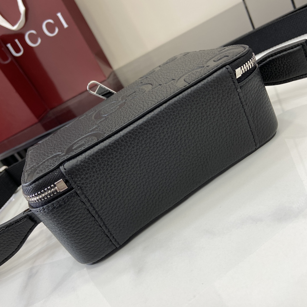 图片[3]-p1020 GUCCI Emblem系列超柔软荔克色压花/全皮链条包
型号：816958
尺寸：26（长）x 17（宽) x 9cm（厚）
颜色：黑色全皮/
意大利创作-高仿包包