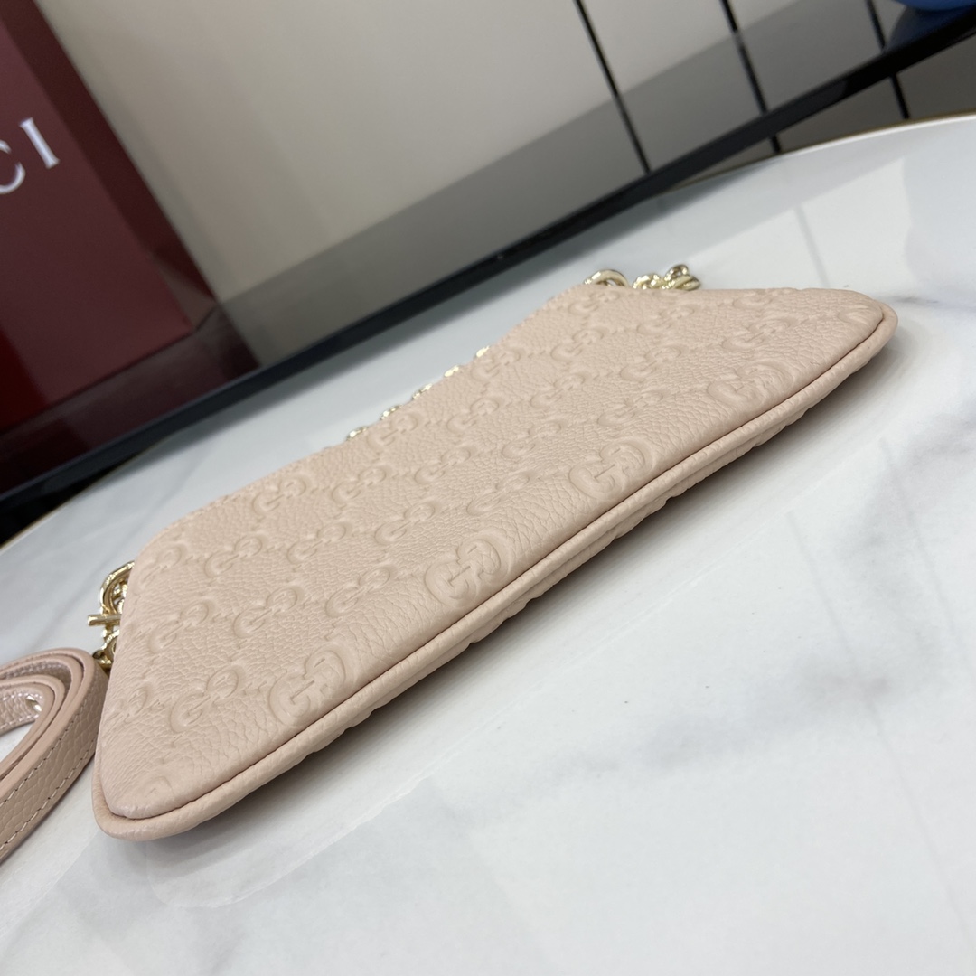 图片[4]-p880 GUCCI Emblem系列超迷你手袋
全新GG Emblem系列焕新诠释品牌的隽永优雅风范和精湛工艺这款超迷你手袋焕新演绎品牌全新小件配饰系列甄选经典GG粒面皮革精制而成设计精心搭配链式肩带并随附可调节皮革肩带
粉色GG粒面皮革
棉麻混纺衬里
皮革肩带（97至101厘米长）；链式肩带（48厘米长）
可拆卸链条肩带（50厘米高）
拉链门襟
超迷你尺寸：20-23厘米（宽）x 12厘米（高）x 2厘米（深）
重量：约240克
意大利创作
型号：815278
尺寸：23（长）x 12（宽）x 2（厚）
颜色：粉压全皮/
意大利创作-高仿包包