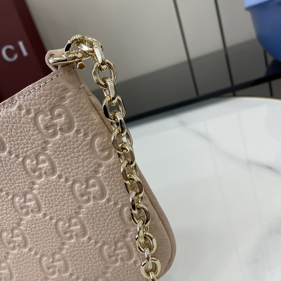 图片[7]-p880 GUCCI Emblem系列超迷你手袋
全新GG Emblem系列焕新诠释品牌的隽永优雅风范和精湛工艺这款超迷你手袋焕新演绎品牌全新小件配饰系列甄选经典GG粒面皮革精制而成设计精心搭配链式肩带并随附可调节皮革肩带
粉色GG粒面皮革
棉麻混纺衬里
皮革肩带（97至101厘米长）；链式肩带（48厘米长）
可拆卸链条肩带（50厘米高）
拉链门襟
超迷你尺寸：20-23厘米（宽）x 12厘米（高）x 2厘米（深）
重量：约240克
意大利创作
型号：815278
尺寸：23（长）x 12（宽）x 2（厚）
颜色：粉压全皮/
意大利创作-高仿包包