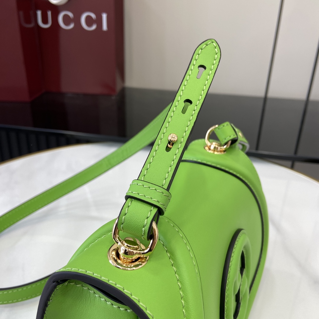 图片[5]-p1320 GUCCIGucci Blondie系列迷你肩背包
Gucci Blondie系列全新手袋饰有在20世纪70年代初期首次亮相的品牌系列经典标识巧妙结合传承魅力与当代风尚出色诠释品牌经典设计与现代精髓这款迷你肩背包甄选光面皮革打造配有可调节肩带
型号：815700
尺寸：21.5（长）x 11（高）x 8cm（厚）
颜色：青绿色全皮/
意大利创作-高仿包包