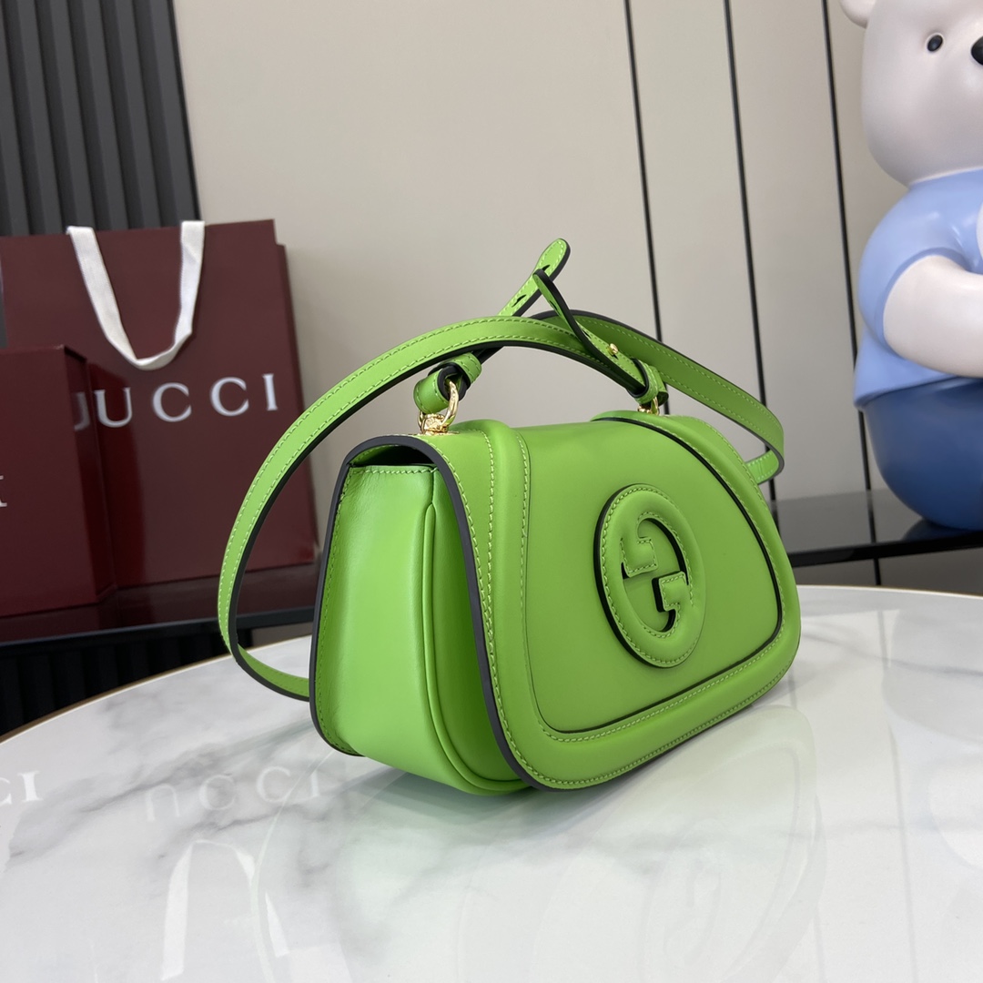 图片[2]-p1320 GUCCIGucci Blondie系列迷你肩背包
Gucci Blondie系列全新手袋饰有在20世纪70年代初期首次亮相的品牌系列经典标识巧妙结合传承魅力与当代风尚出色诠释品牌经典设计与现代精髓这款迷你肩背包甄选光面皮革打造配有可调节肩带
型号：815700
尺寸：21.5（长）x 11（高）x 8cm（厚）
颜色：青绿色全皮/
意大利创作-高仿包包