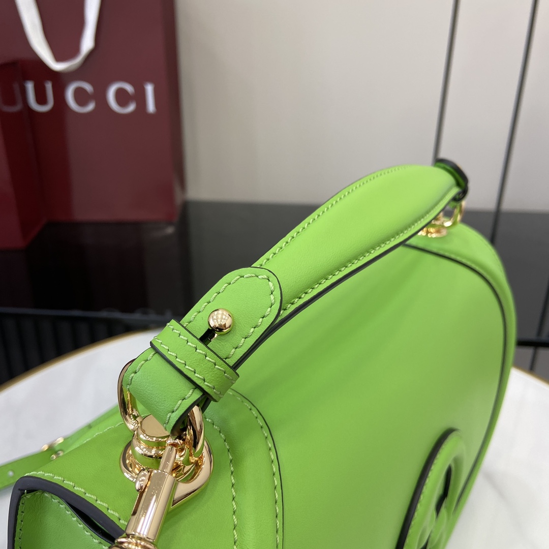 图片[6]-p1680 GUCCIGucci Blondie系列中号手提包
Gucci Blondie系列全新手袋饰有在20世纪70年代初期首次亮相的品牌系列经典标识巧妙结合传承魅力与当代风尚出色诠释品牌经典设计与现代精髓这款中号手提包甄选米色和深棕色Original GG帆布打造配有可拆卸可调节皮革肩带
型号：815716
尺寸：32（长）x 17（高）x 10cm（厚）
颜色：青绿色全皮/
意大利创作-高仿包包