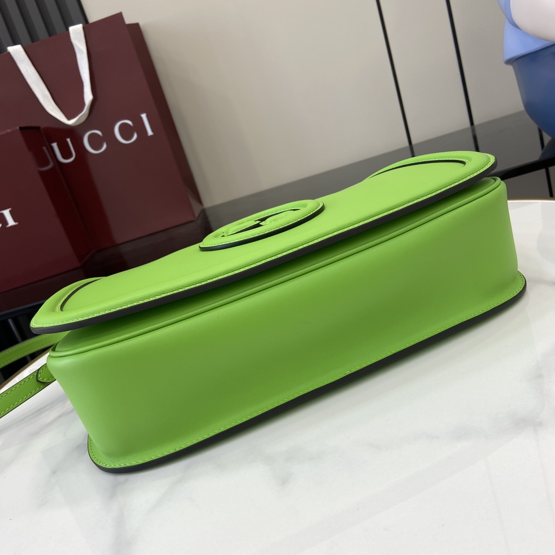 图片[4]-p1680 GUCCIGucci Blondie系列中号手提包
Gucci Blondie系列全新手袋饰有在20世纪70年代初期首次亮相的品牌系列经典标识巧妙结合传承魅力与当代风尚出色诠释品牌经典设计与现代精髓这款中号手提包甄选米色和深棕色Original GG帆布打造配有可拆卸可调节皮革肩带
型号：815716
尺寸：32（长）x 17（高）x 10cm（厚）
颜色：青绿色全皮/
意大利创作-高仿包包