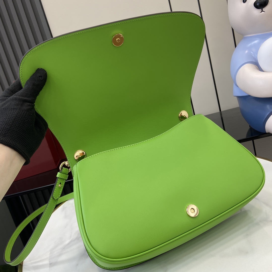 图片[7]-p1680 GUCCIGucci Blondie系列中号手提包
Gucci Blondie系列全新手袋饰有在20世纪70年代初期首次亮相的品牌系列经典标识巧妙结合传承魅力与当代风尚出色诠释品牌经典设计与现代精髓这款中号手提包甄选米色和深棕色Original GG帆布打造配有可拆卸可调节皮革肩带
型号：815716
尺寸：32（长）x 17（高）x 10cm（厚）
颜色：青绿色全皮/
意大利创作-高仿包包