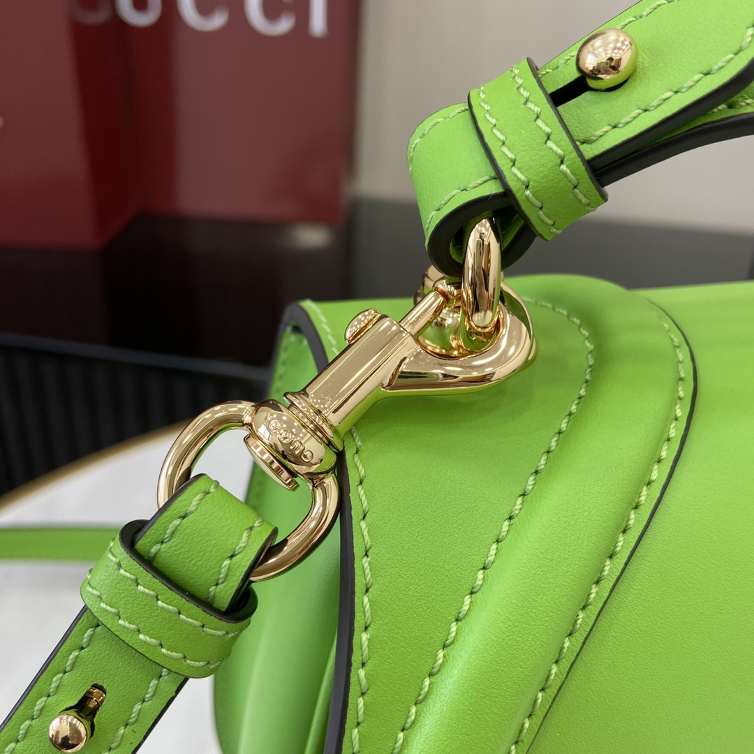 图片[9]-p1680 GUCCIGucci Blondie系列中号手提包
Gucci Blondie系列全新手袋饰有在20世纪70年代初期首次亮相的品牌系列经典标识巧妙结合传承魅力与当代风尚出色诠释品牌经典设计与现代精髓这款中号手提包甄选米色和深棕色Original GG帆布打造配有可拆卸可调节皮革肩带
型号：815716
尺寸：32（长）x 17（高）x 10cm（厚）
颜色：青绿色全皮/
意大利创作-高仿包包