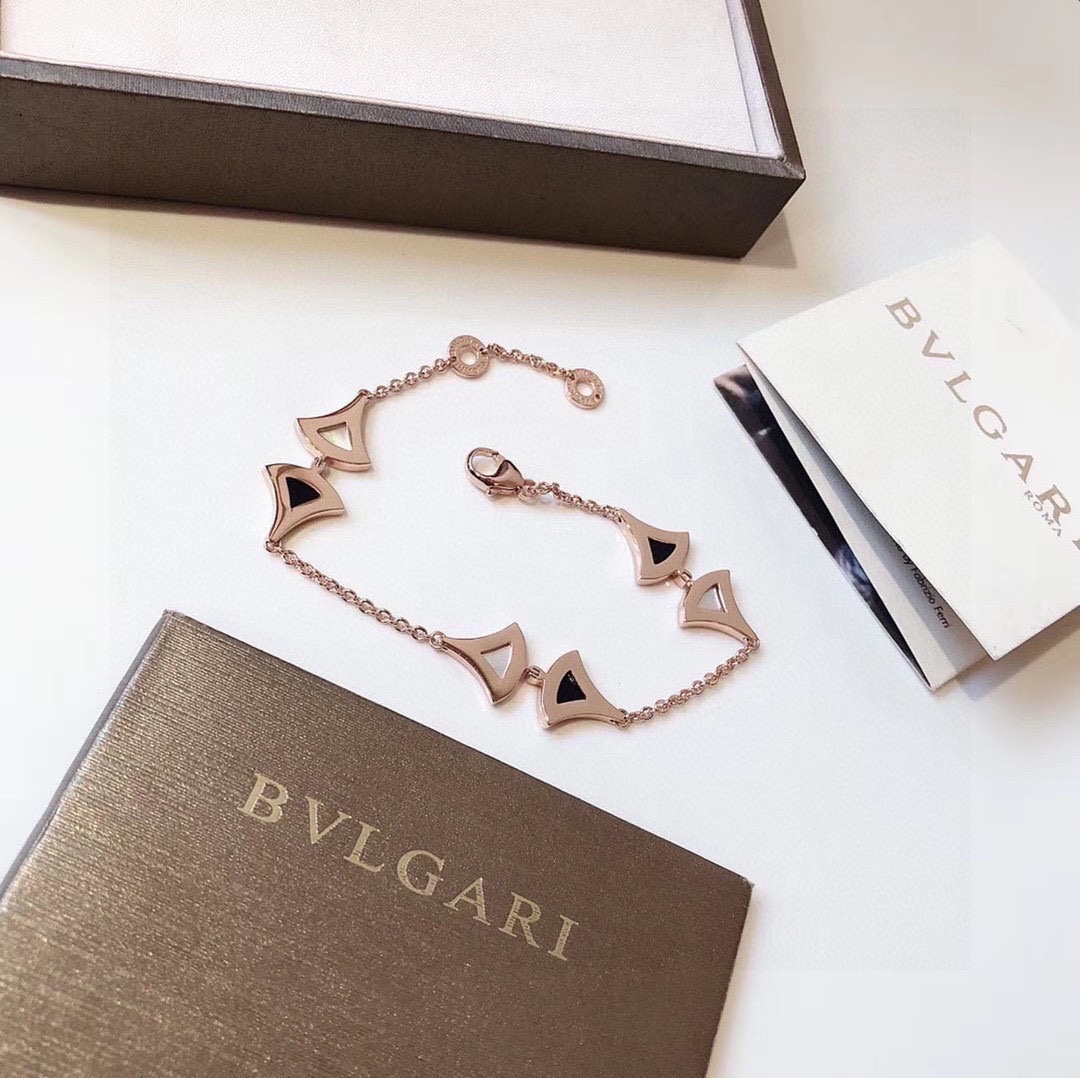 Picture [4]-P170 👑Bvlgari Bvlgari Diva Series Black and White Skirt Bracelet Classic model fan-shaped Super versatile one Counter original one to one customized Selected German imports with natural agate Electroplated ultra-thick gold Super beautiful and greasy ah! 💰-High Fake Bags