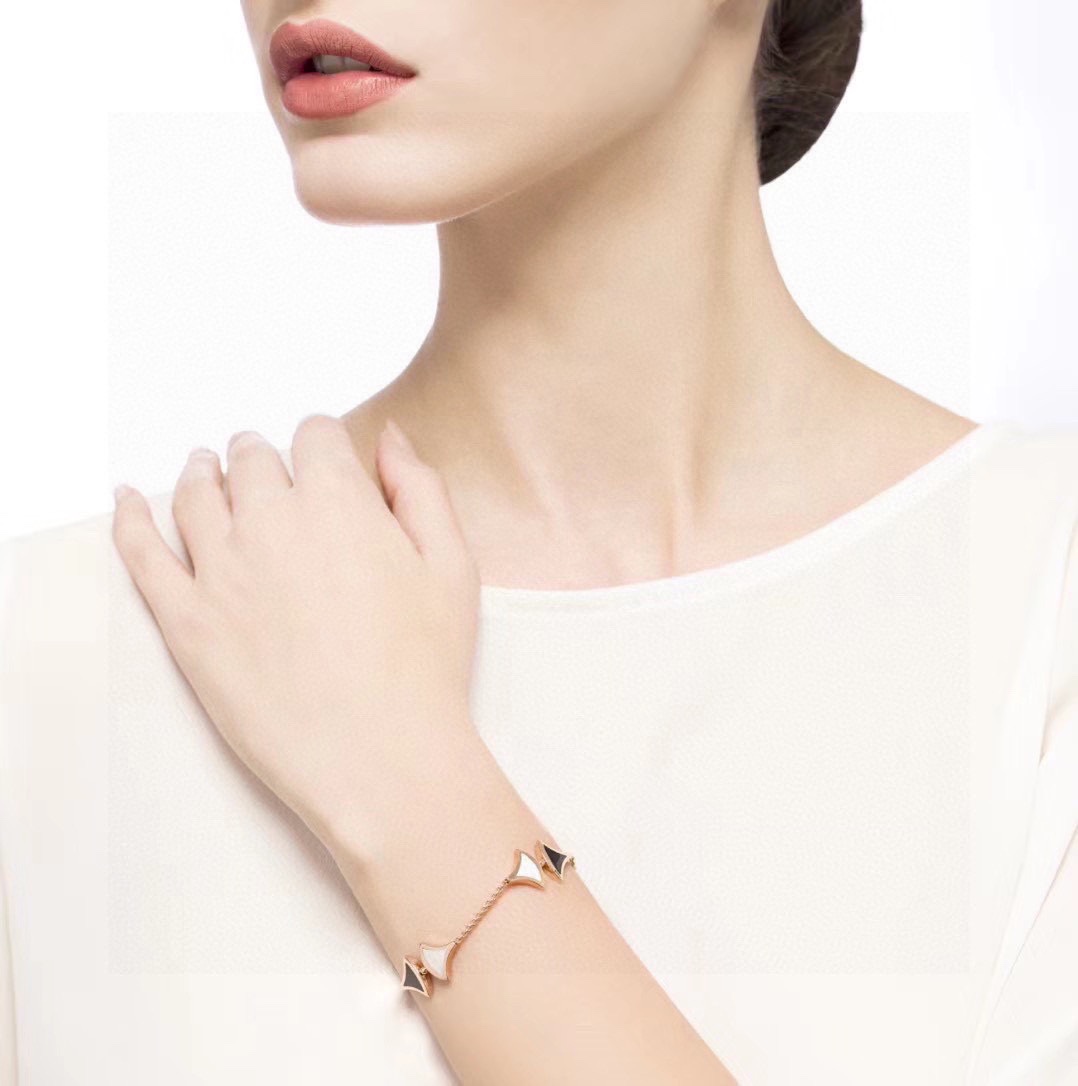 Picture [5]-P170 👑Bvlgari Bvlgari Diva Series Black and White Skirt Bracelet Classic model fan-shaped Super versatile one Counter original one to one customized Selected German imports with natural agate Electroplated ultra-thick gold Super beautiful and greasy ah! 💰-High Fake Bags