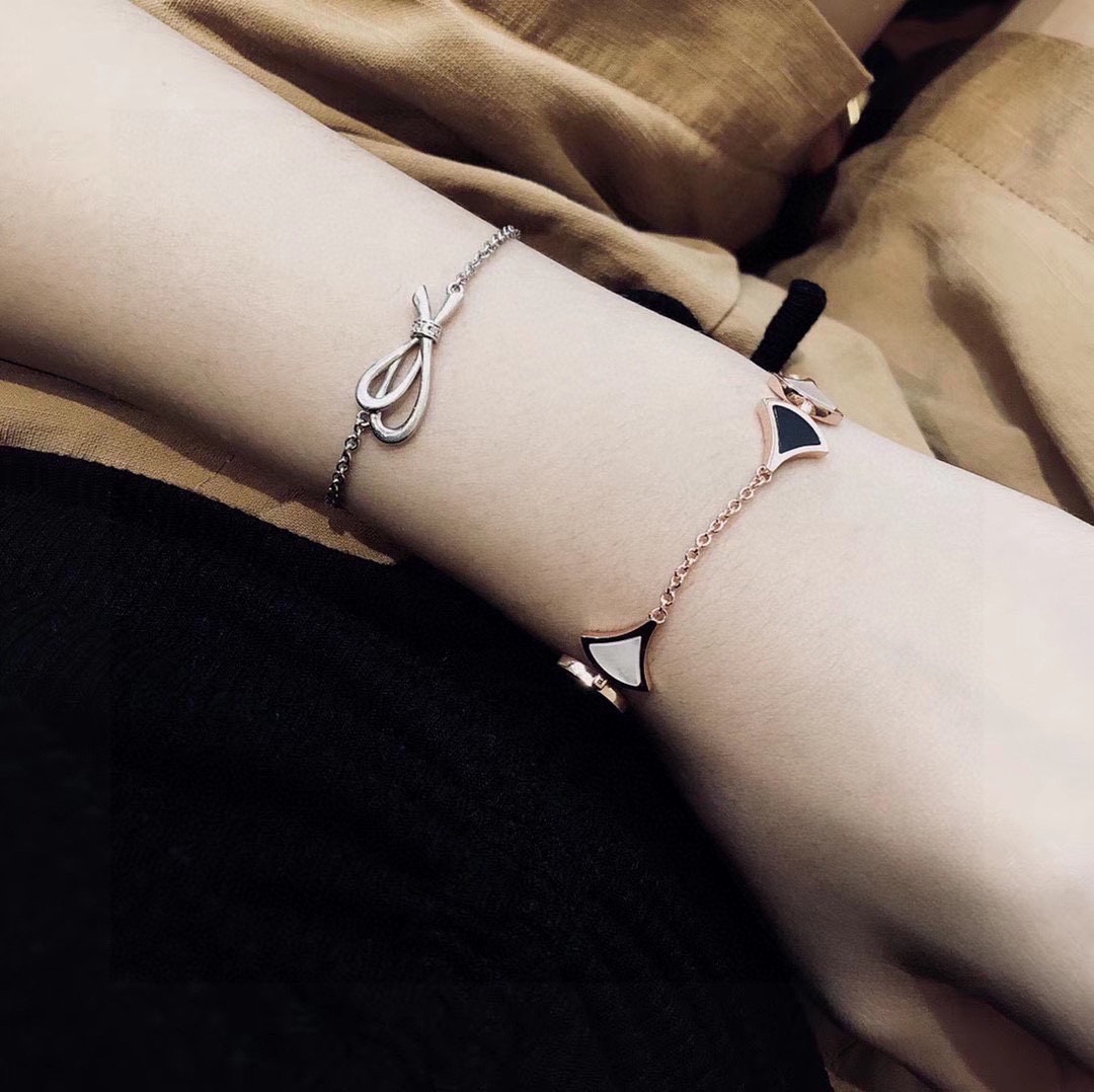 Picture [3]-P170 👑Bvlgari Bvlgari Diva Series Black and White Skirt Bracelet Classic model fan-shaped Super versatile one Counter original one to one customized Selected German imports with natural agate Electroplated ultra-thick gold Super beautiful and greasy ah! 💰-High Fake Bags