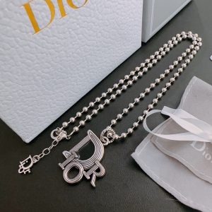 P230 DIOR 🔥 Dior necklace 🇷🇼 goods 🇷🇼 counter open mold retro trend fashion essential men and women can wear couples models with the same rock punk Thai silver style retro elements trendy with the official website with the necklace of the most chain grade higher star classic necklace series retro Silver NecklaceChain length 60 cm can be changed lengthThe details of the version of the old treatment is not the market shiny typeThis has been out of the Dior inside the hot models very good with the trend of clothing 👔🥿