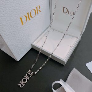 P230 DIOR 🔥 Dior necklace 🇷🇼 goods 🇷🇼 counter open mold retro trend fashion essential men and women can wear couples models with the same rock punk Thai silver style retro elements trendy with the official website with the necklace of the most chain grade higher star classic necklace series retro Silver NecklaceChain length 60 cm can be changed lengthThe details of the version of the old treatment is not the market shiny typeThis has been out of the Dior inside the hot models very good with the trend of clothing 👔🥿