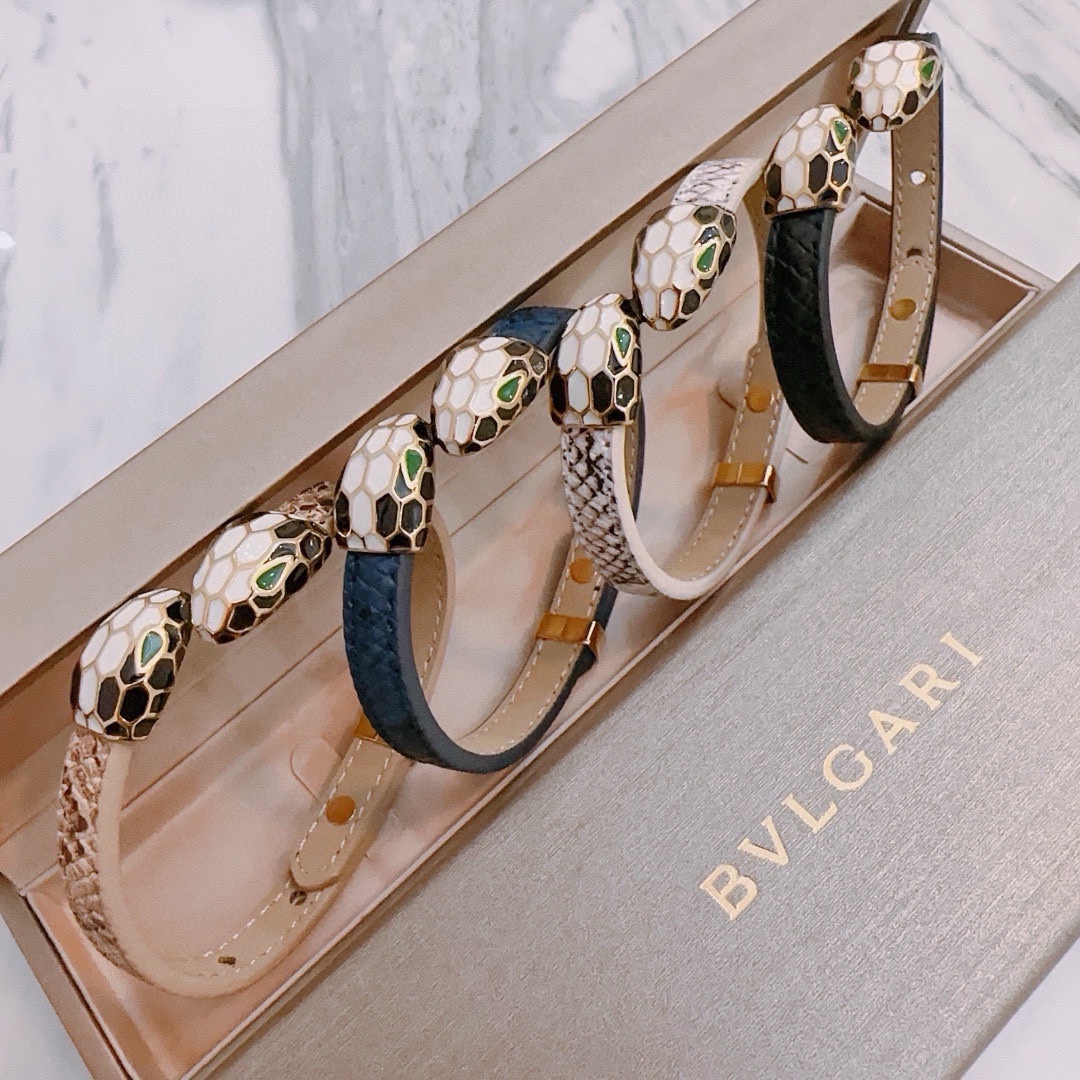 P200 high-quality Bulgari cowhide hand rope bracelet 💍 goods counter open mold retro trend fashion essential men and women can wear couples models with the same paragraph rock punk Thai silver style retro elements trendy versatile official website with the same model cowhide most chain grade higher star classic necklace series retro details on the version of the old treatment non-market glossy version of the yardage can be adjusted this has been out of the Bulgari inside the hot models Very good! Match with trendy clothes 👔🥿❤️❤️-high imitation factory