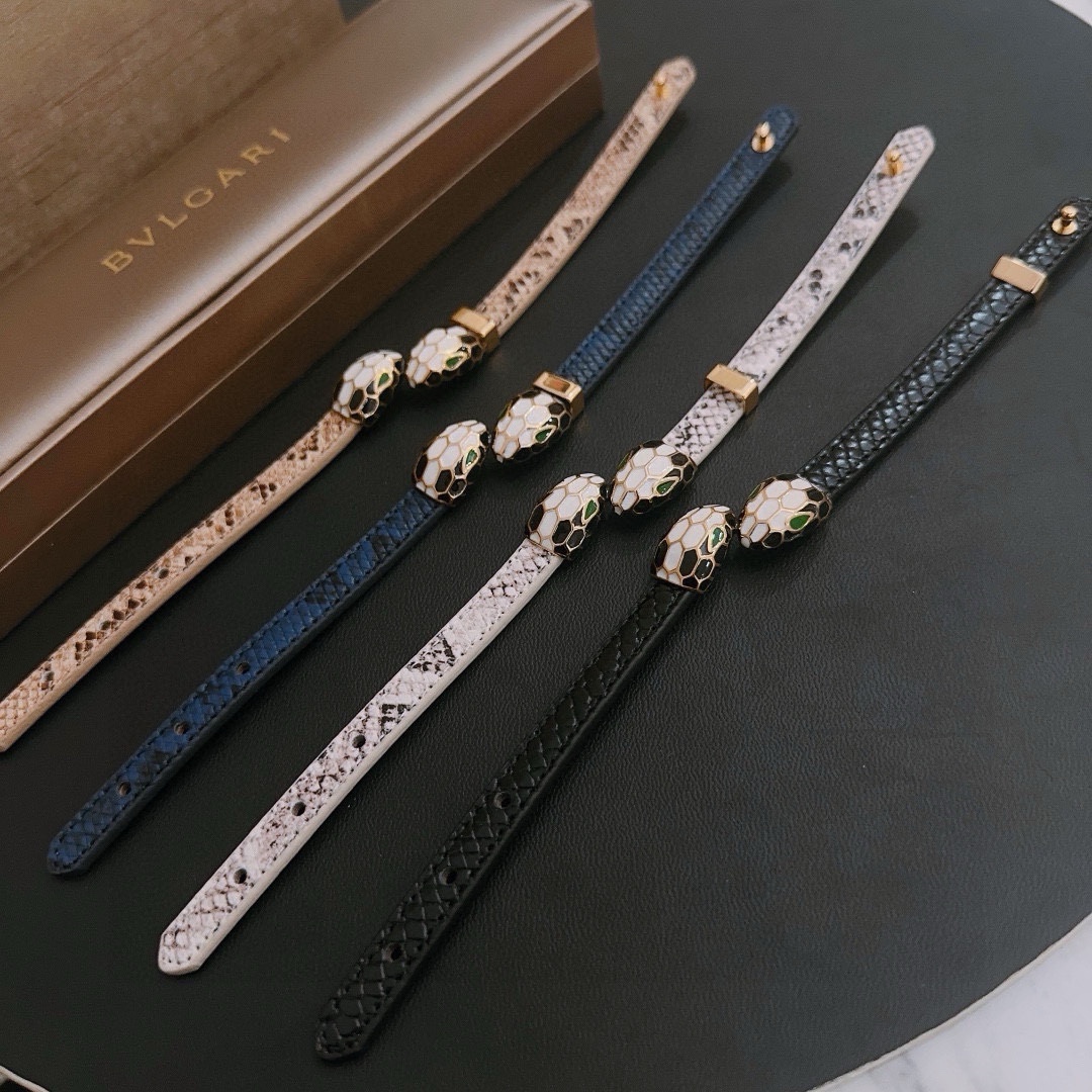 P200 high-quality Bulgari cowhide hand rope bracelet 💍 goods counter open mold retro trend fashion essential men and women can wear couples models with the same paragraph rock punk Thai silver style retro elements trendy versatile official website with the same model cowhide most chain grade higher star classic necklace series retro details on the version of the old treatment non-market glossy version of the yardage can be adjusted this has been out of the Bulgari inside the hot models Very good! Match with trendy clothes 👔🥿❤️❤️-high imitation factory