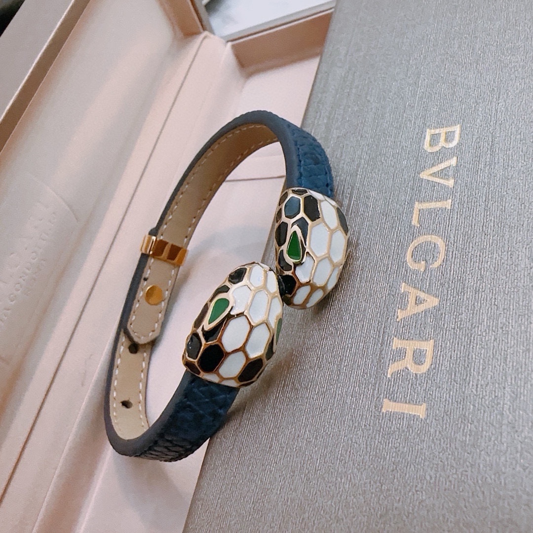 P200 high-quality Bulgari cowhide hand rope bracelet 💍 goods counter open mold retro trend fashion essential men and women can wear couples models with the same paragraph rock punk Thai silver style retro elements trendy versatile official website with the same model cowhide most chain grade higher star classic necklace series retro details on the version of the old treatment non-market glossy version of the yardage can be adjusted this has been out of the Bulgari inside the hot models Very good! Match with trendy clothes 👔🥿❤️❤️-high imitation factory
