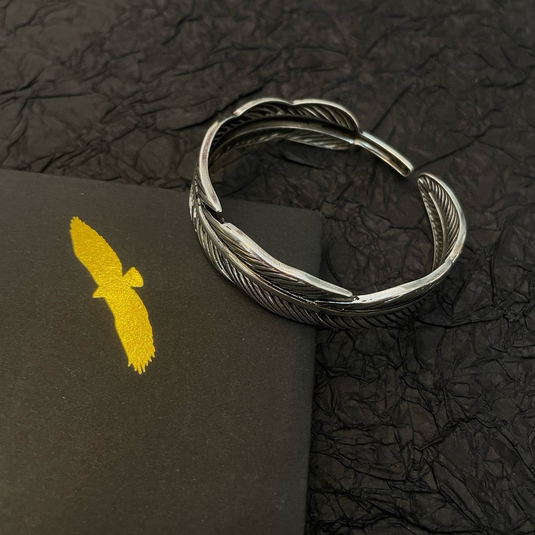 PP210 New on the shelves Goro's Takahashi Goro Vintage Feather Bracelet Recognize the exclusive shooting Mainly high-end market Definitely different from the ordinary version! Picture product details are consistent with ZP! The original production process craftsmanship quality handmade ～ genuine open mold 💝 trend fashion essential men and women can wear couples models with the same rock punk Thai silver style retro elements trendy with the same models official website ❤️