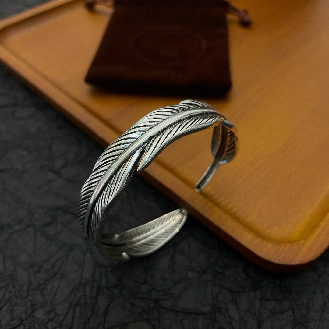 PP210 New on the shelves Goro's Takahashi Goro Vintage Feather Bracelet Recognize the exclusive shooting Mainly high-end market Definitely different from the ordinary version! Picture product details are consistent with ZP! The original production process craftsmanship quality handmade ～ genuine open mold 💝 trend fashion essential men and women can wear couples models with the same rock punk Thai silver style retro elements trendy with the same models official website ❤️