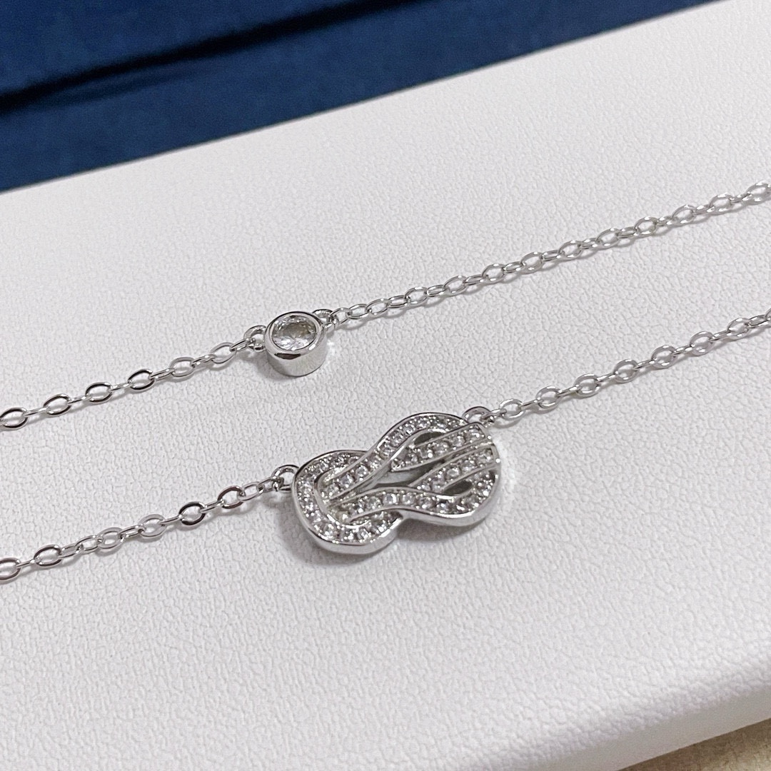 P210 🎉 Shaw war with the same model 𝗙𝗥𝗘𝗗 Ferret full of diamonds double-layer 8-word clasp necklaces high-end customized counter material thickened plating process with logo double-layer layered to wear a better look and more layered sense of simplicity and highly artistic aesthetic feel casually collocation is very fashionable! 8-word necklace to the You bring unlimited luck yellow gold color, white gold color into the