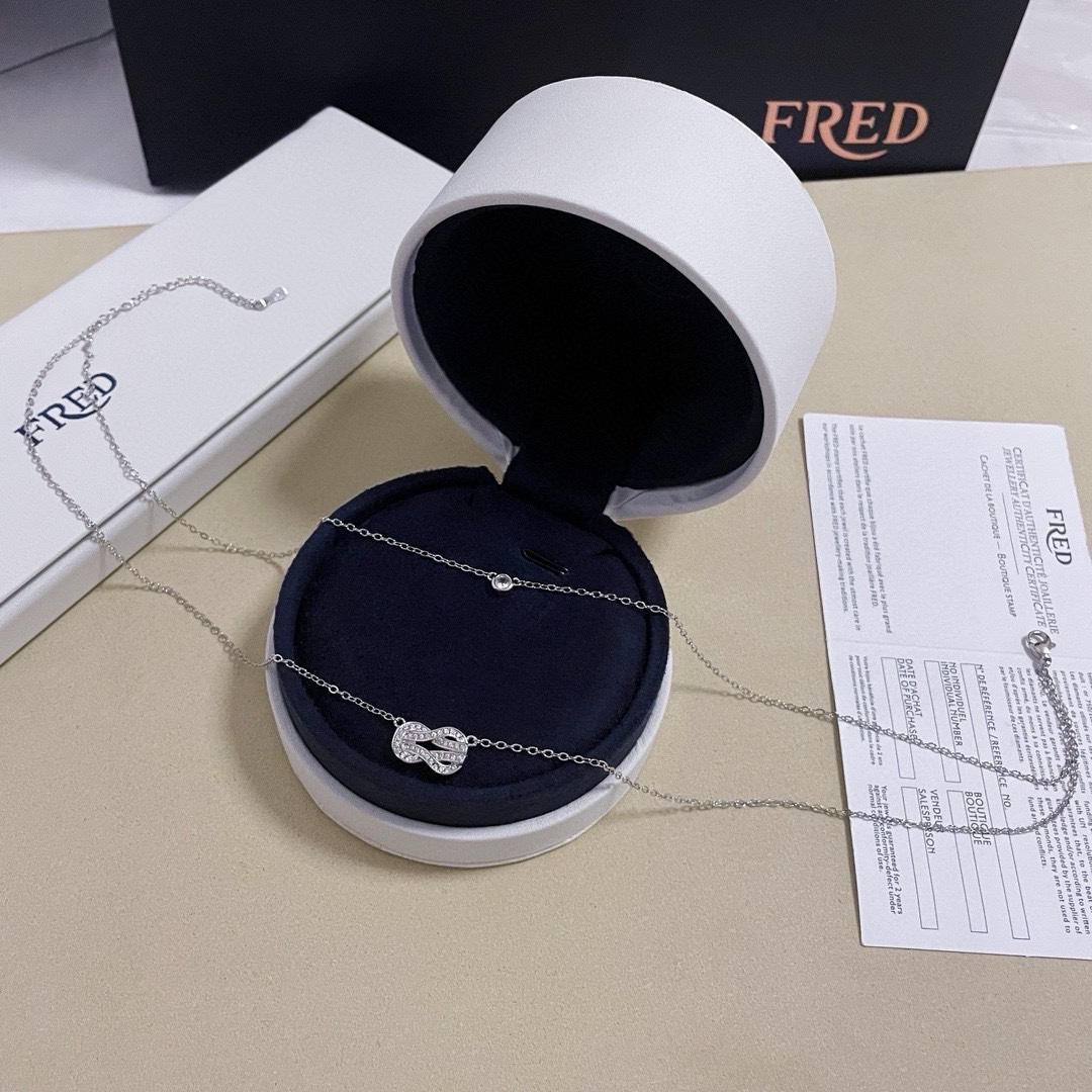 P210 🎉 Shaw war with the same model 𝗙𝗥𝗘𝗗 Ferret full of diamonds double-layer 8-word clasp necklaces high-end customized counter material thickened plating process with logo double-layer layered to wear a better look and more layered sense of simplicity and highly artistic aesthetic feel casually collocation is very fashionable! 8-word necklace to the You bring unlimited luck yellow gold color, white gold color into the