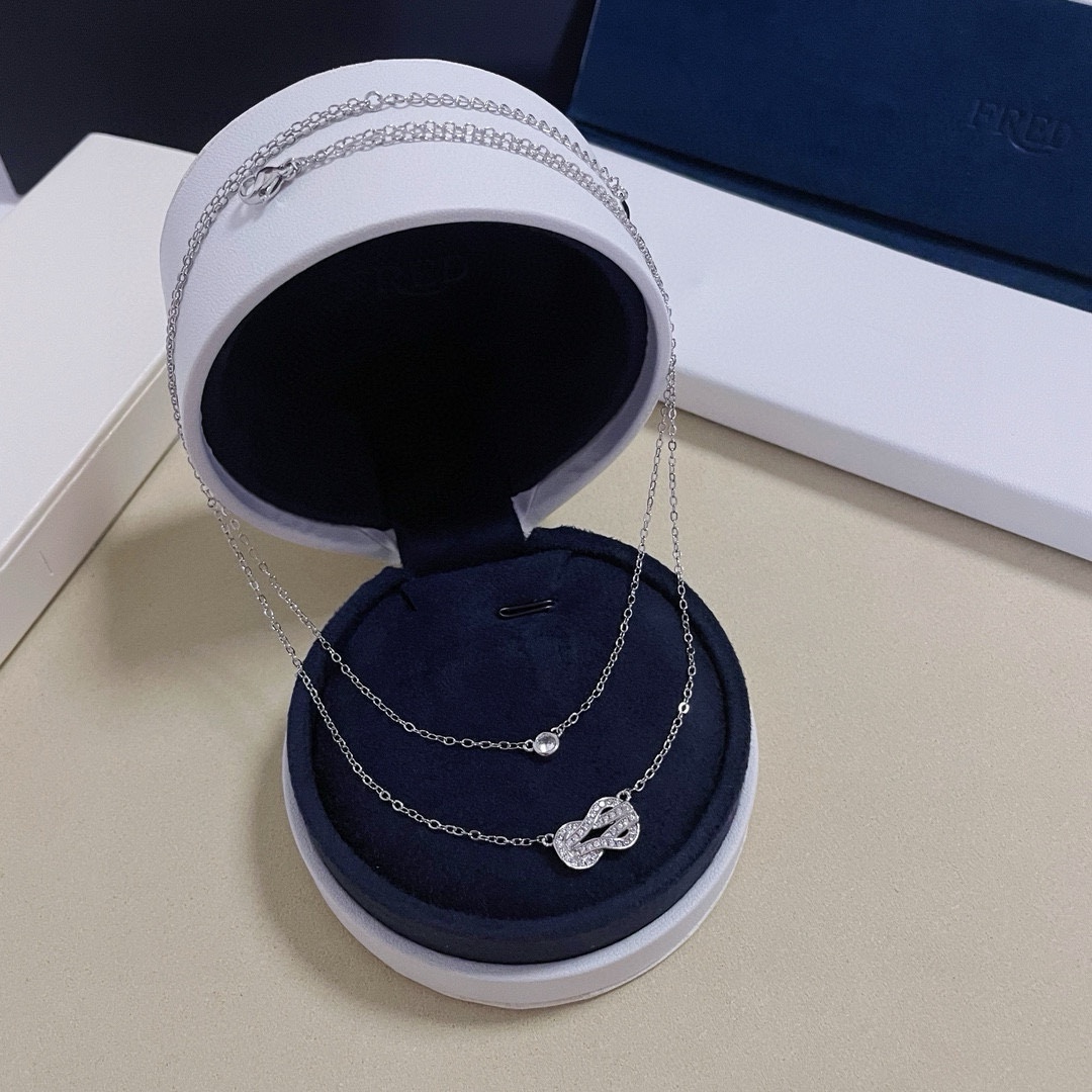 P210 🎉 Shaw war with the same model 𝗙𝗥𝗘𝗗 Ferret full of diamonds double-layer 8-word clasp necklaces high-end customized counter material thickened plating process with logo double-layer layered to wear a better look and more layered sense of simplicity and highly artistic aesthetic feel casually collocation is very fashionable! 8-word necklace to the You bring unlimited luck yellow gold color, white gold color into the