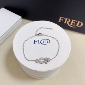 P170 🎉 𝗙𝗥𝗘𝗗 Ferret full of diamonds horseshoe clasp bracelet Seiko micro-setting high-end customized counter material thickened plating process with a logo simple and high-grade sense of temperament pull full of daily can be stacked with a lot of bracelets bracelets to wear