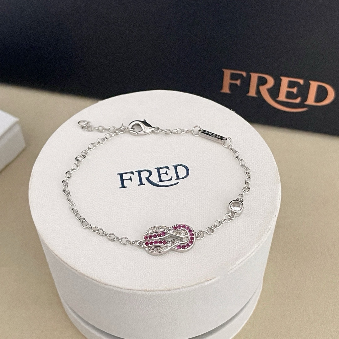 P170 🎉 𝗙𝗥𝗘𝗗 Ferret Pink Diamond Horseshoe Buckle Bracelet Seiko micro-setting high-end custom counter material thickened plating process with logo simple and high-grade sense of temperament pull full of daily can be stacked with a lot of bracelets bracelets to wear!