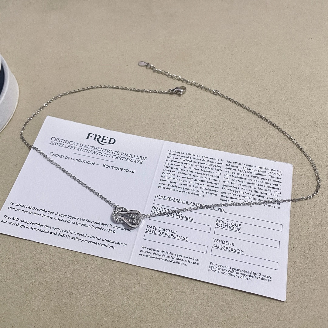 图片[5]-P190 🎉 𝗙𝗥𝗘𝗗 费雷德半钻8字扣项链精工微镶高端定制专柜材质加厚电镀工艺带logo非常有标志性简洁又有点轻奢的感觉随意搭配都很有时尚感！8字扣又称发财扣寓意招财纳福无限幸运！白金色、黄金色入-高仿包包