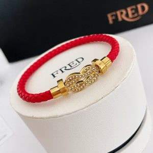 Customized thickened plating 18k process and hip and cool couple models bracelet ~ on the hand effect is very versatile!