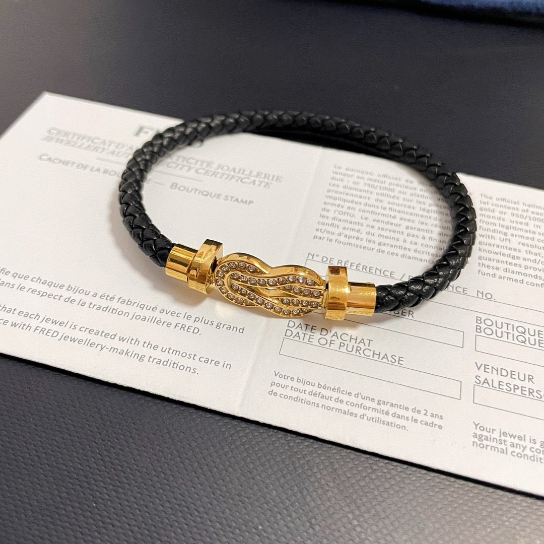 Cool couple model bracelet ~ on the hand effect is very versatile!