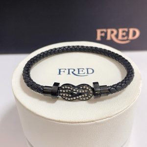 Section bracelet ~ on the hand effect is very versatile!