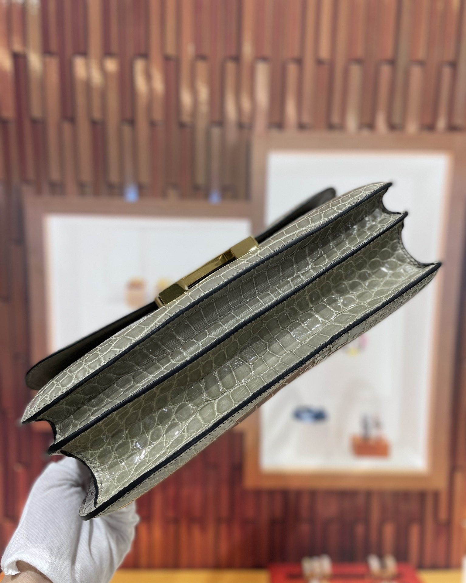 图片[4]-进口高光美洲鳄鳄鱼皮康康26空姐包 手缝蜜蜡线💕-高仿包包