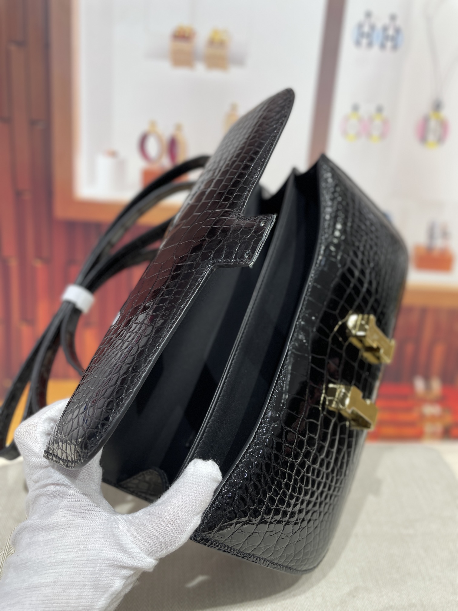 图片[8]-进口高光美洲鳄鳄鱼皮康康26空姐包 手缝蜜蜡线💕-高仿包包