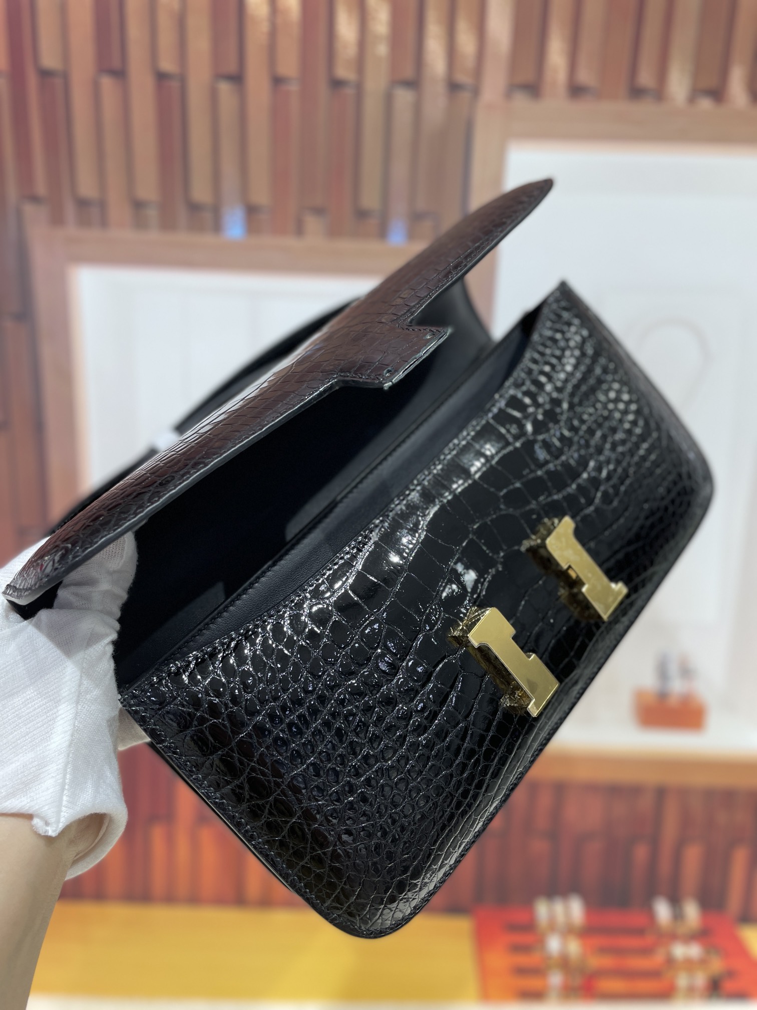 图片[7]-进口高光美洲鳄鳄鱼皮康康26空姐包 手缝蜜蜡线💕-高仿包包