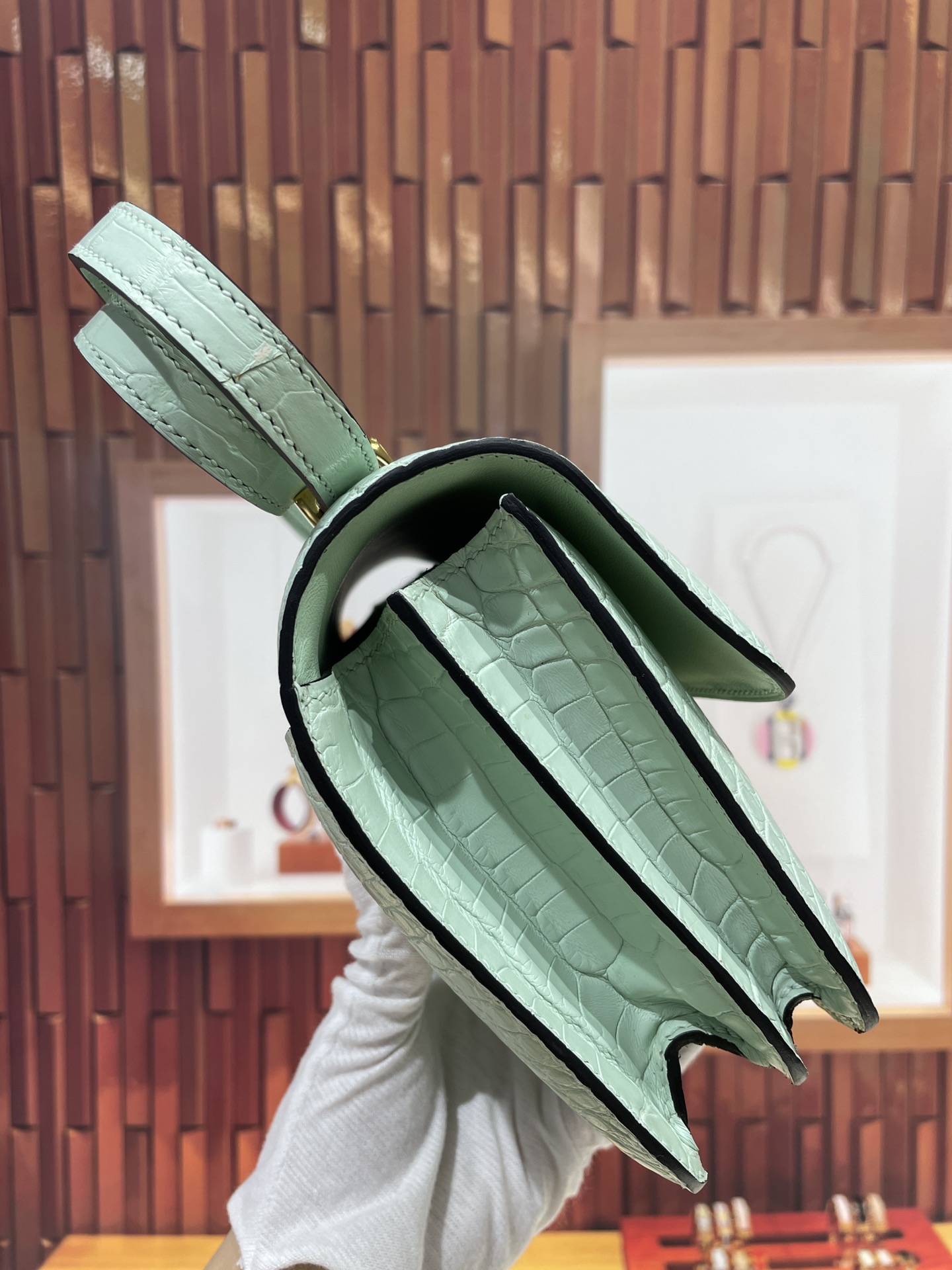 图片[5]-进口雾面美洲鳄鳄鱼皮康康26空姐包 手缝蜜蜡线💕-高仿包包