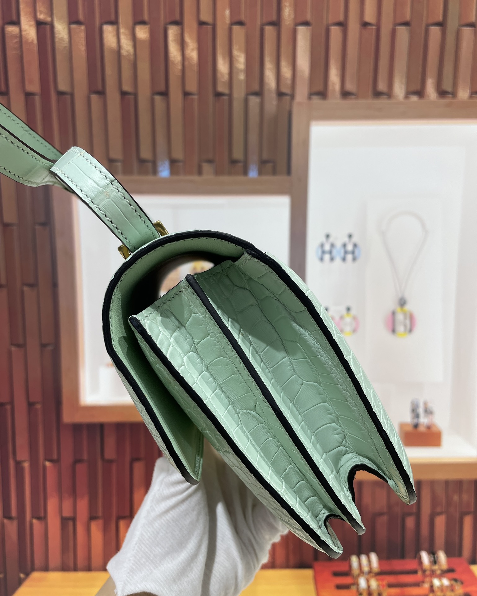 图片[6]-进口雾面美洲鳄鳄鱼皮康康26空姐包 手缝蜜蜡线💕-高仿包包