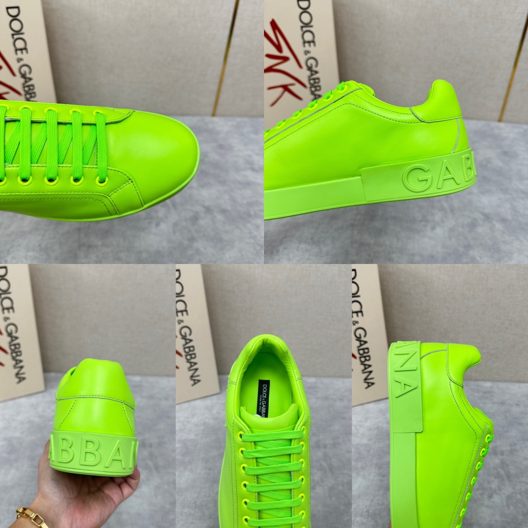 💋💍 D&G Dolce & Gabbana Pick up your new sneakers in a minimalist silhouette with contrasting detailing and a signature logo tail for a unique and fun look! CANDY COLORED COLLECTION SPRINGY FROM THE PORTOFINO COLLECTION Featuring Napa calf leather sneaker with Dauphine calf leather composite heel pull tab with micro injected logo - Calfskin leather insole designed with the brand's logo - Padded printed rubber sole with leather trimmings and micro injected logo - Rubber sole with logo design - Stylish and versatile!Standard leather shoe size: 39-44# (38.45.46🉑 customized) P¥840